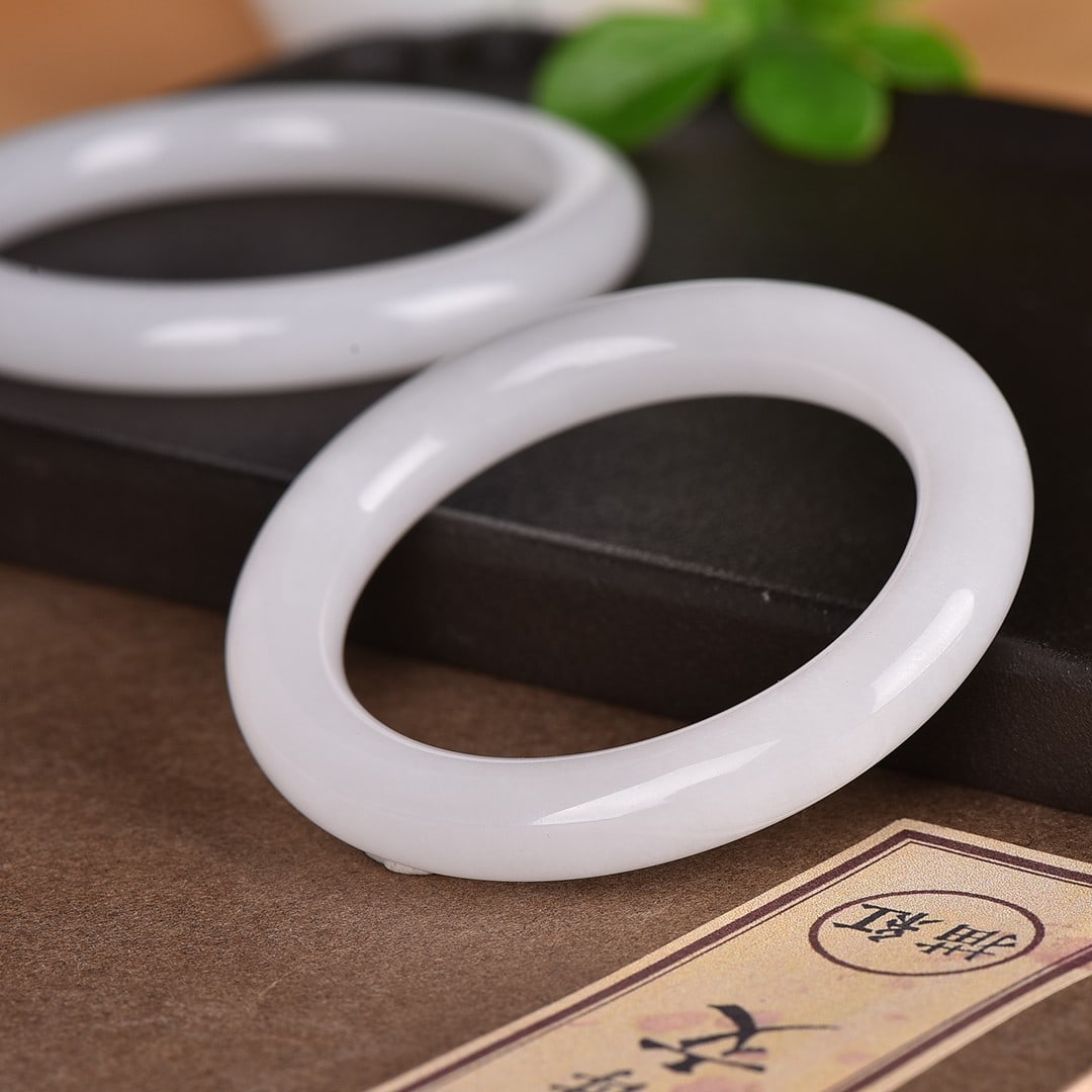 An Exquisite White Jade Bracelets - 3