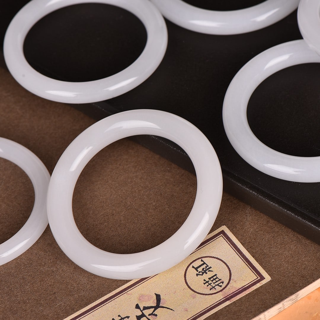 An Exquisite White Jade Bracelets - 4