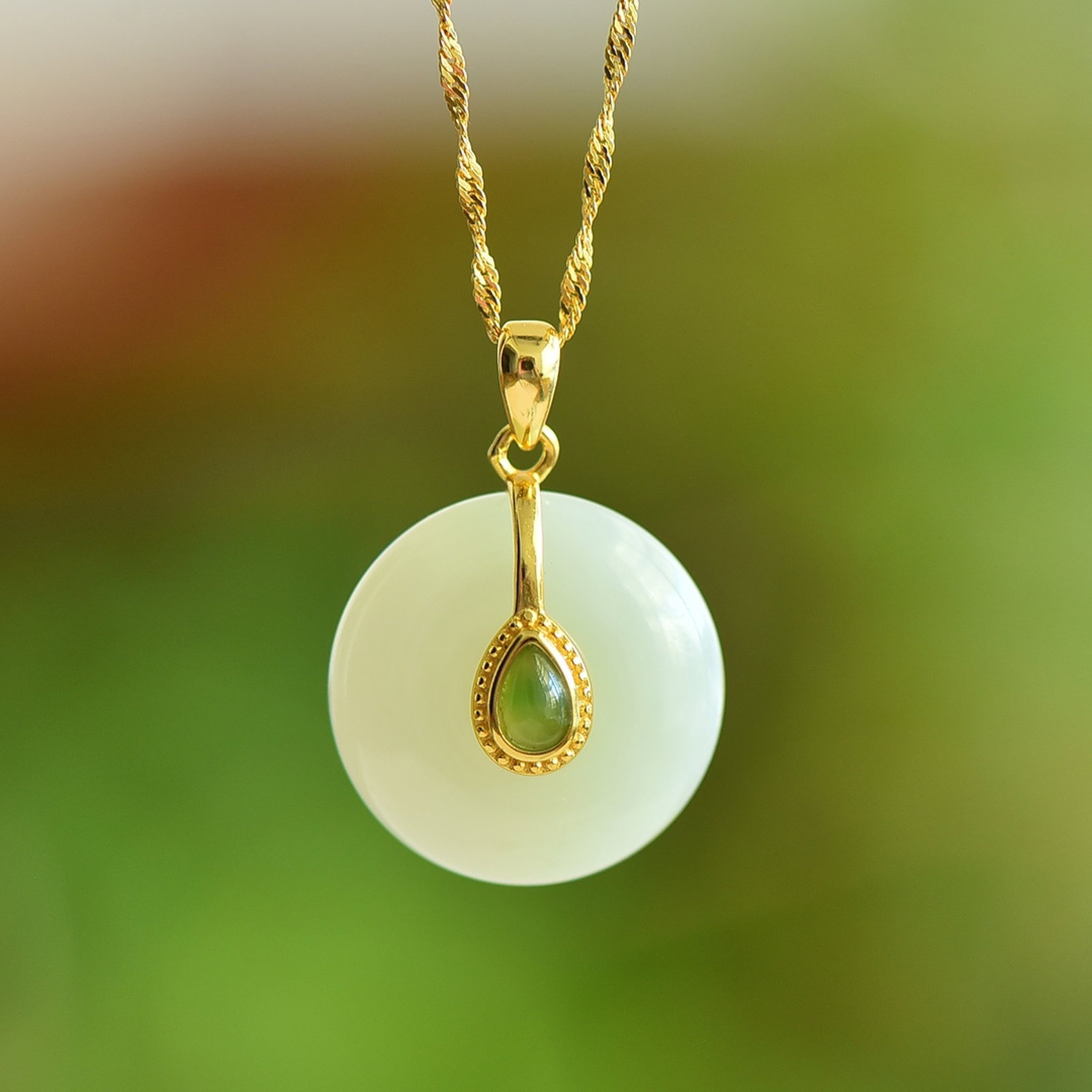 An Exquisite Sterling Silver-Gold Plated Inlaid White Jade Pendant: An Exquisite Sterling Silver-Gold Plated Inlaid White Jade Pendant,Size:20mmx20mm 纯银镀金镶白玉吊坠