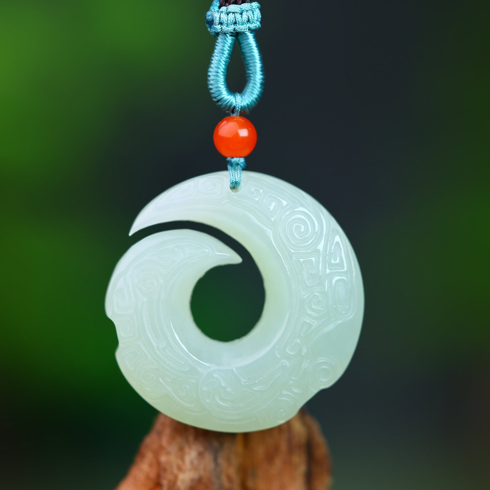 An Exquisite White Jade Pendant: An Exquisite White Jade Pendant,Size:30mmx30mm (寓意)轮回情侣款���� 时来运转 白玉吊ß