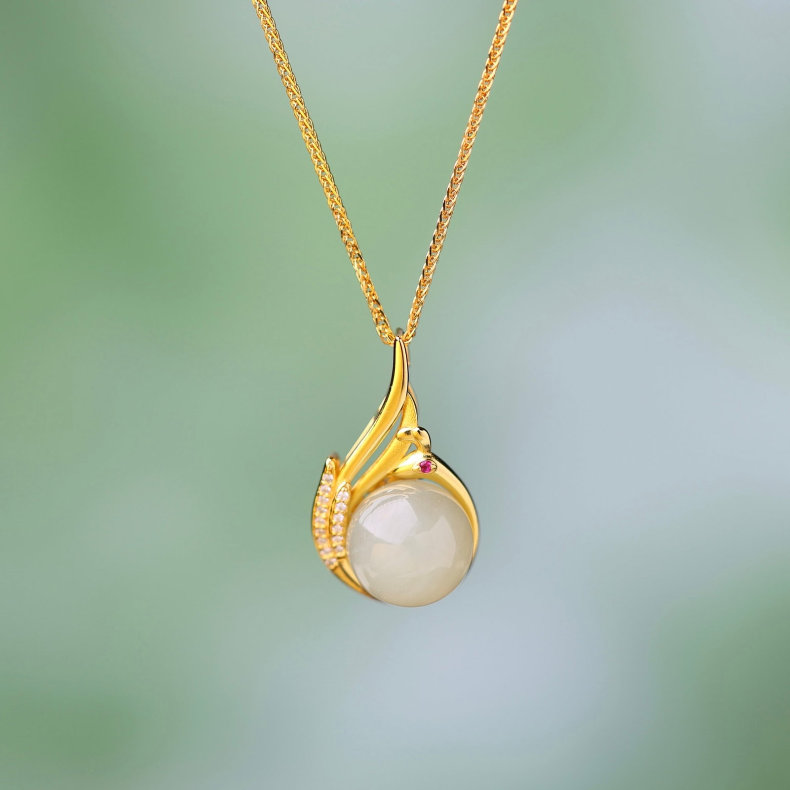 An Exquisite Sterling Silver-Gold Plated Inlaid White Jade Pendant,Inlaid Diamond: An Exquisite Sterling Silver-Gold Plated Inlaid White Jade Pendant,Inlaid Diamond,Size:10mmx10mm 纯银镀金镶白玉吊坠,嵌钻石