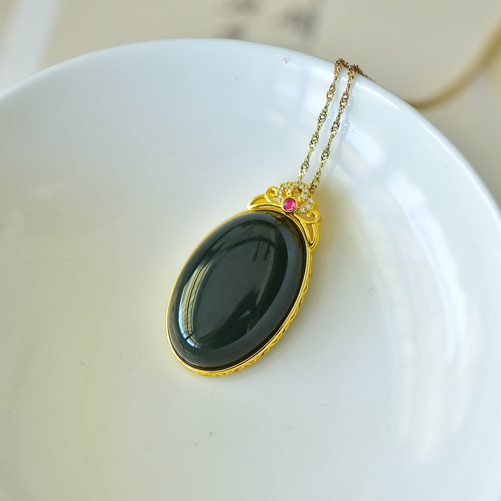 An Exquisite Sterling Silver-Gold Plated Inlaid Sapphire Pendant,Inlaid Diamond: An Exquisite Sterling Silver-Gold Plated Inlaid Sapphire Pendant,Inlaid Diamond,Size:20mmx30mm 纯银镀金镶青玉吊坠,嵌钻石