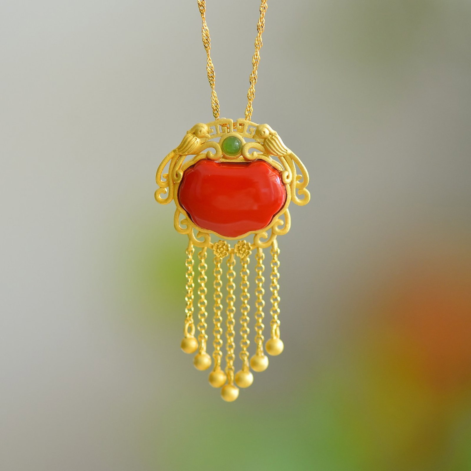 An Exquisite Sterling Silver-Gold Plated Inlaid Cinnabar Pendant: An Exquisite Sterling Silver-Gold Plated Inlaid Cinnabar Pendant,Size:13mmx18mm 寓意:喜鹊报喜,平安如意 纯银镀金ž