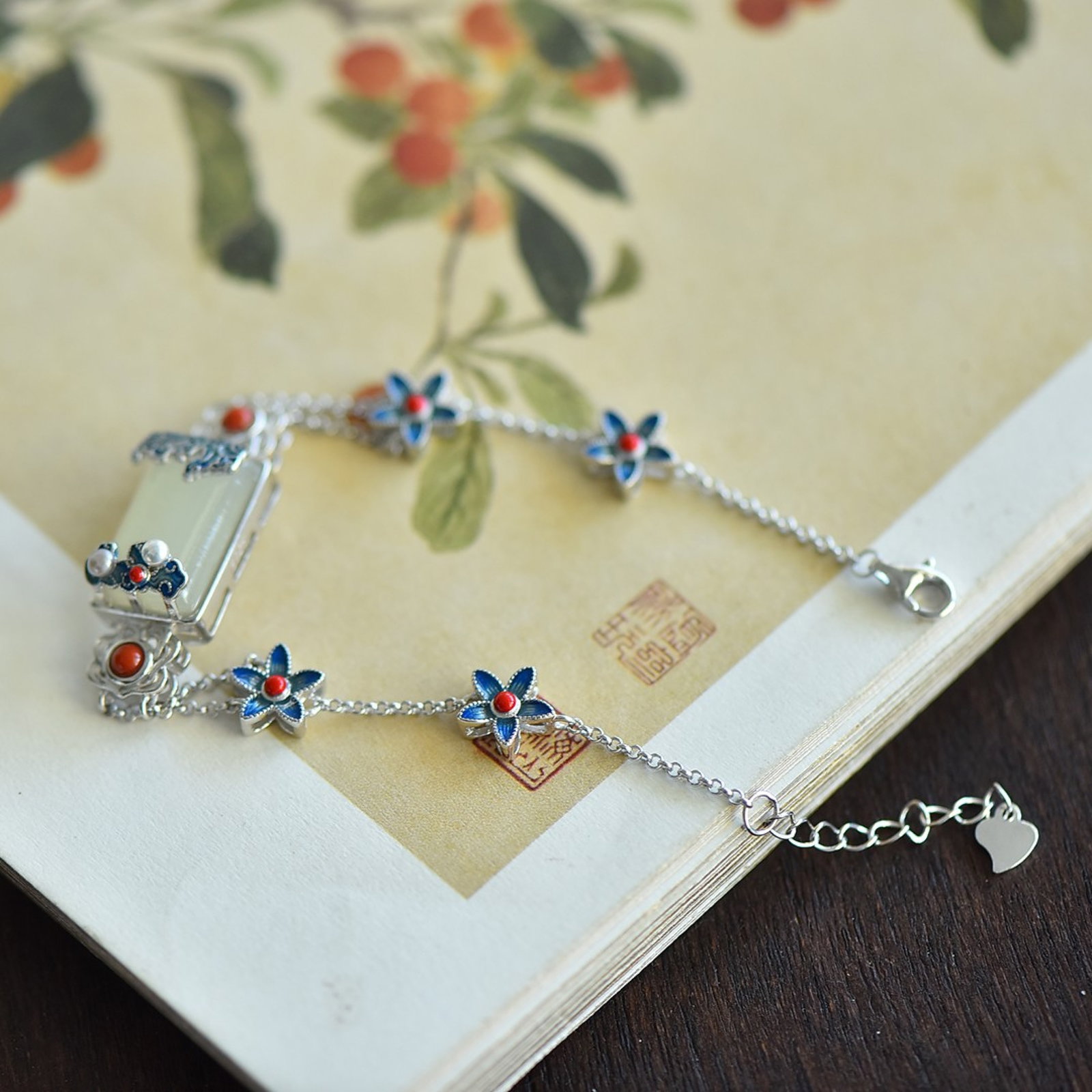An Exquisite Sterling Silver Inlaid White Jade Enamel Bracelet,Inlaid Pearls: An Exquisite Sterling Silver Inlaid White Jade Enamel Bracelet,Inlaid Pearls 纯银镶白玉珐琅手链，嵌珍珠