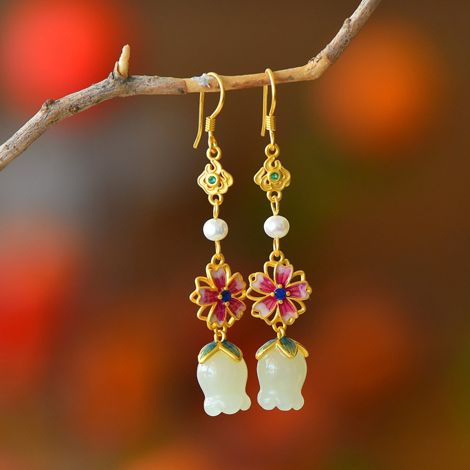A Pair of Exquisite Sterling Silver-Gold Plated Inlaid White Jade Earrings,Inlaid Pearl: A Pair of Exquisite Sterling Silver-Gold Plated Inlaid White Jade Earrings,Inlaid Pearl 一对纯银镀金镶白玉耳环,嵌珍珠
