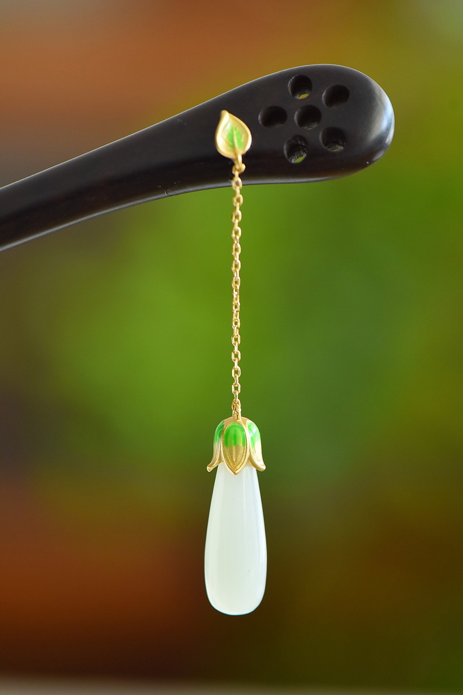 An Exquisite Sterling Silver-Gold Plated Inlaid White Jade Enamel Ebony Hairpin: An Exquisite Sterling Silver-Gold Plated Inlaid White Jade Enamel Ebony Hairpin 纯银镀金镶白玉珐琅黑檀木发簪