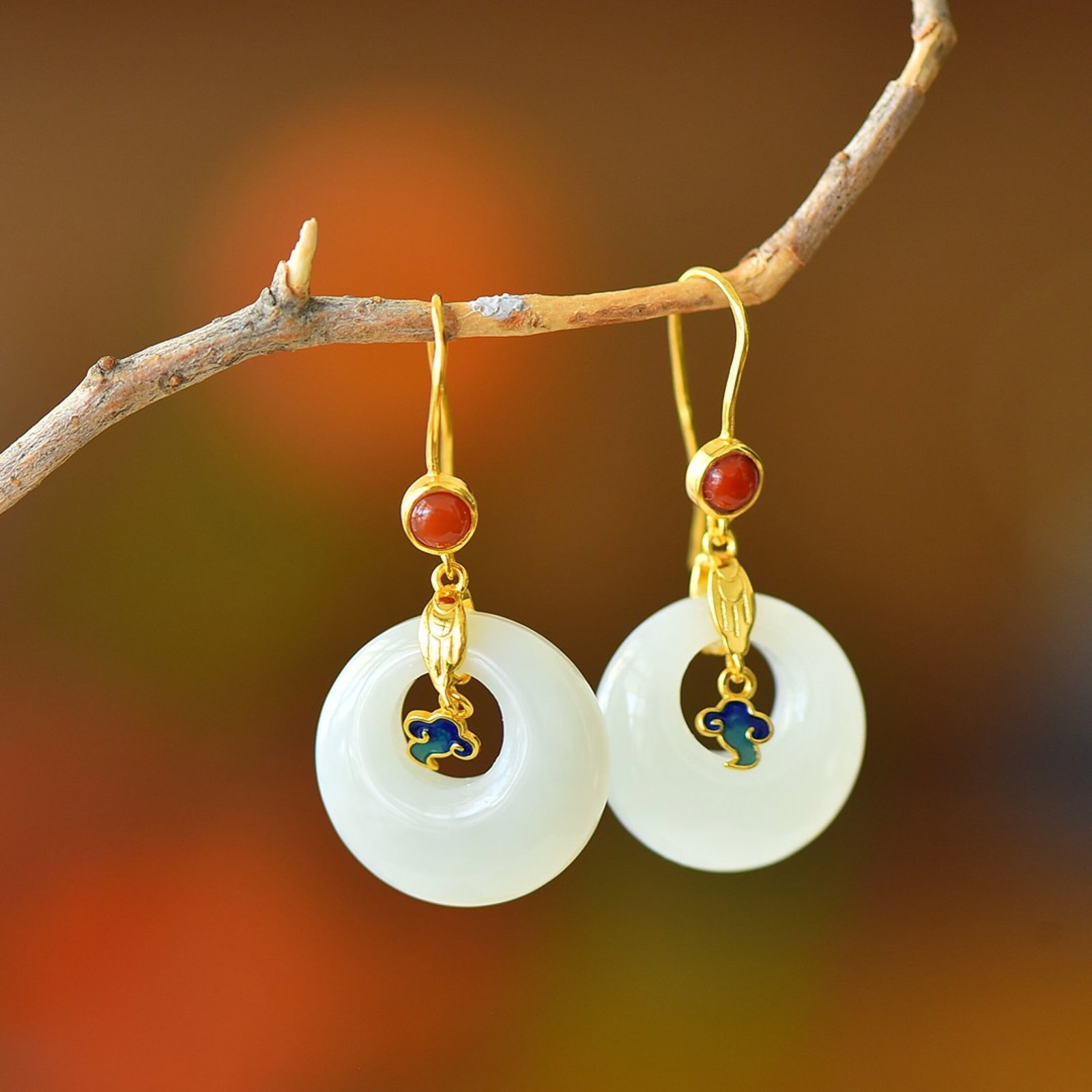 A Pair of Exquisite Sterling Silver-Gold Plated Inlaid White Jade Earrings: A Pair of Exquisite Sterling Silver-Gold Plated Inlaid White Jade Earrings,Size:20mmx20mm 一对纯银镀金镶白玉耳环