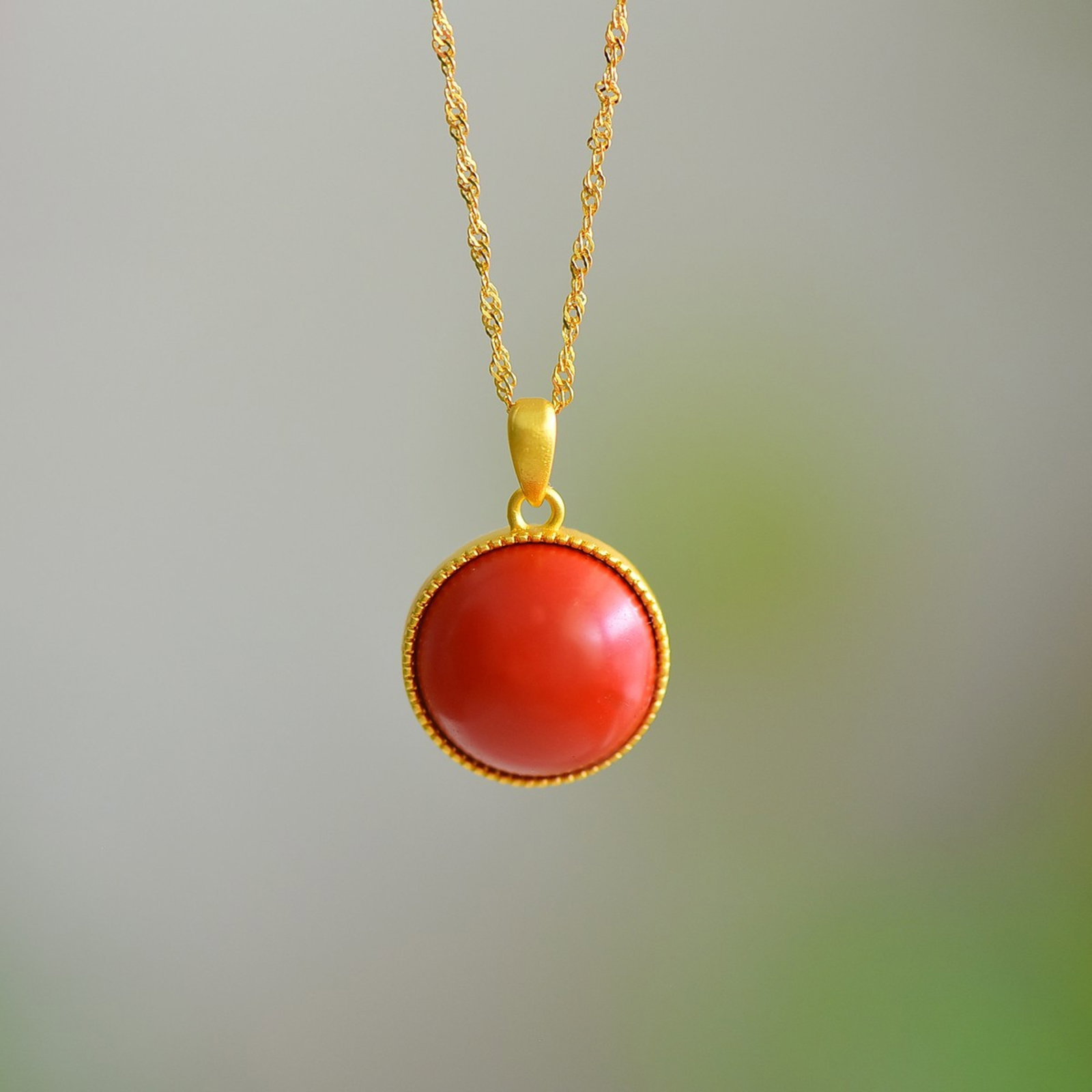 An Exquisite Sterling Silver-Gold Plated Inlaid Cinnabar Pendant: An Exquisite Sterling Silver-Gold Plated Inlaid Cinnabar Pendant,Size:14mmx14mm 寓意:平安圆满,好运连连 纯银镀金ž