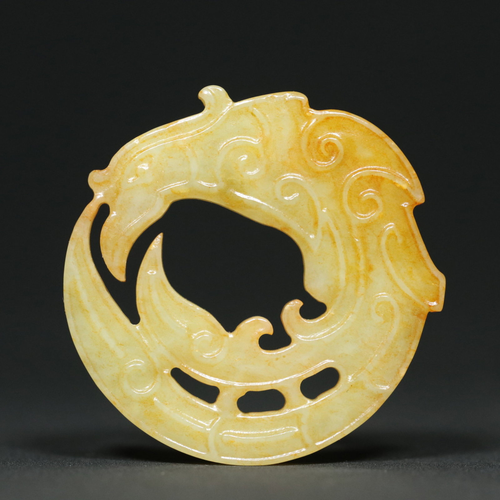 An Exquisite White Jade Phoenix Pendant: An Exquisite White Jade Phoenix Pendant,Qing Dynasty,China,Size:2inx0.3in,Weight:24.5g 白玉凤挂件,中国清代