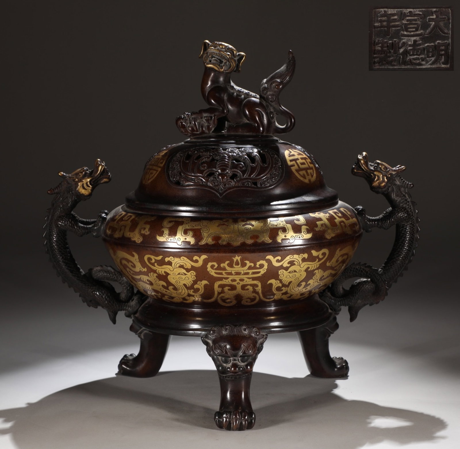 A Huge Gilt Bronze Shou-Character Dragon Pattern Dragon-Ears Tripod Censer,With Beast Cover: A Huge Gilt Bronze Shou-Character Dragon Pattern Dragon-Ears Tripod Censer,With Beast Cover,Ming Dynasty,China,Xuande Six-character Mark,Size:15.4inx9.6inx11.6inx16.9in,Weight:1720g 铜鎏&#