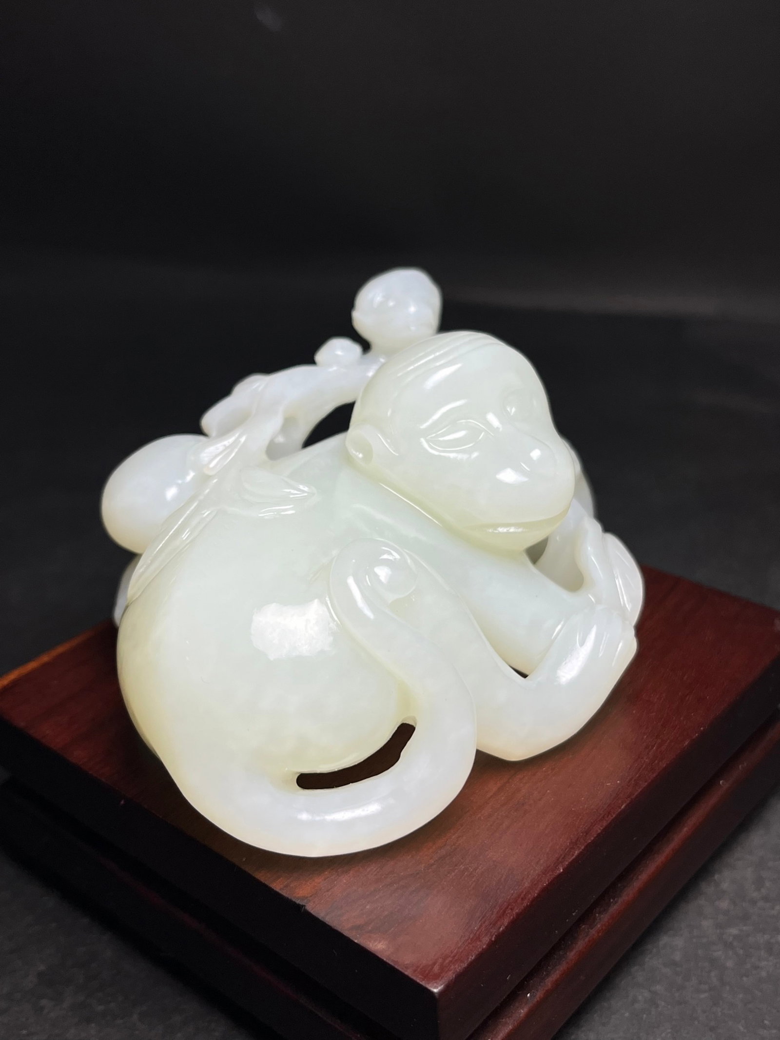 An Exquisite White Jade Monkey Hand Piece: An Exquisite White Jade Monkey Hand Piece,Qing Dynasty,China,Size:90mmx39mmx62mm,Weight:217g 白玉猴手把件,中国清代