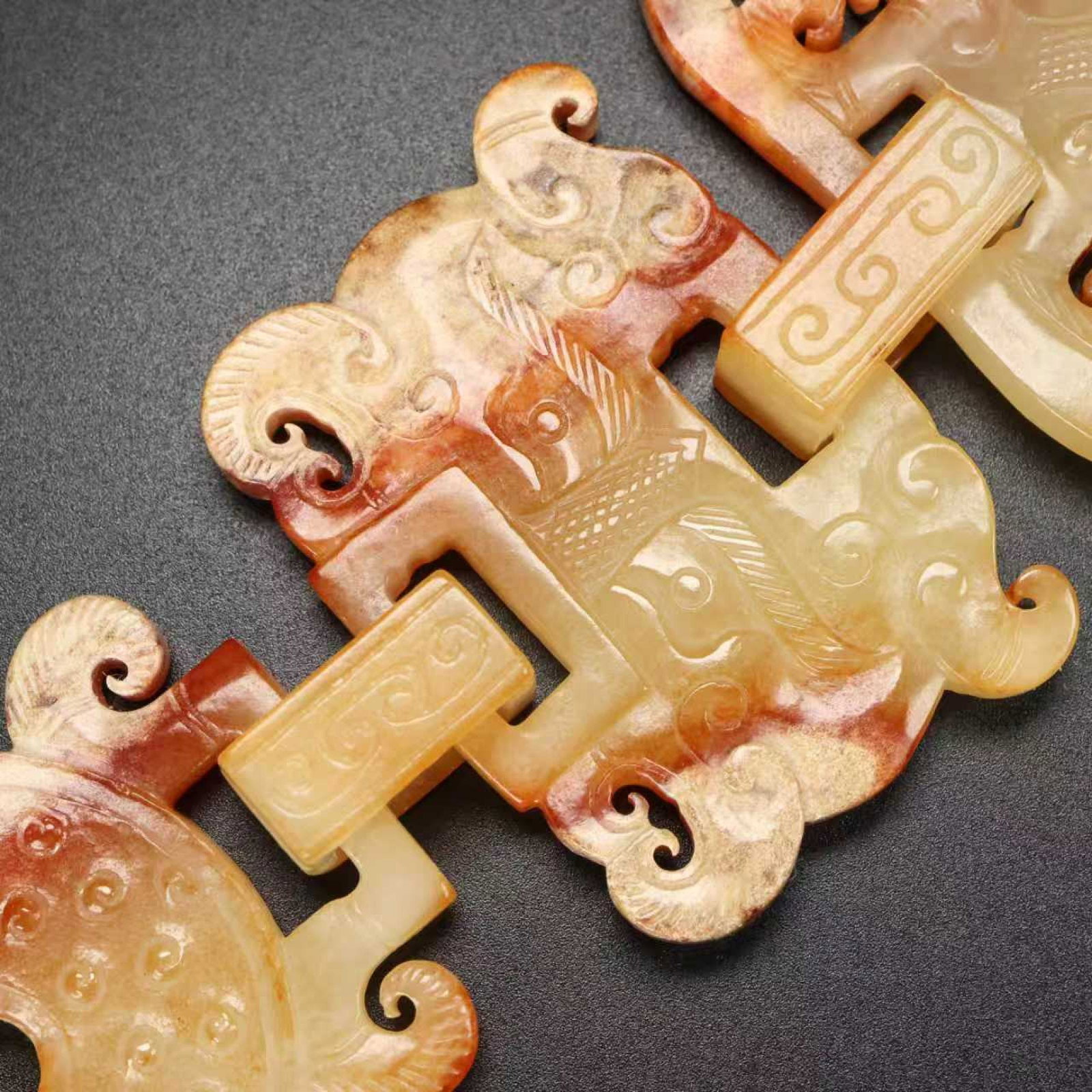 An Exquisite White Jade Beast-Face Pattern Pendant - 3