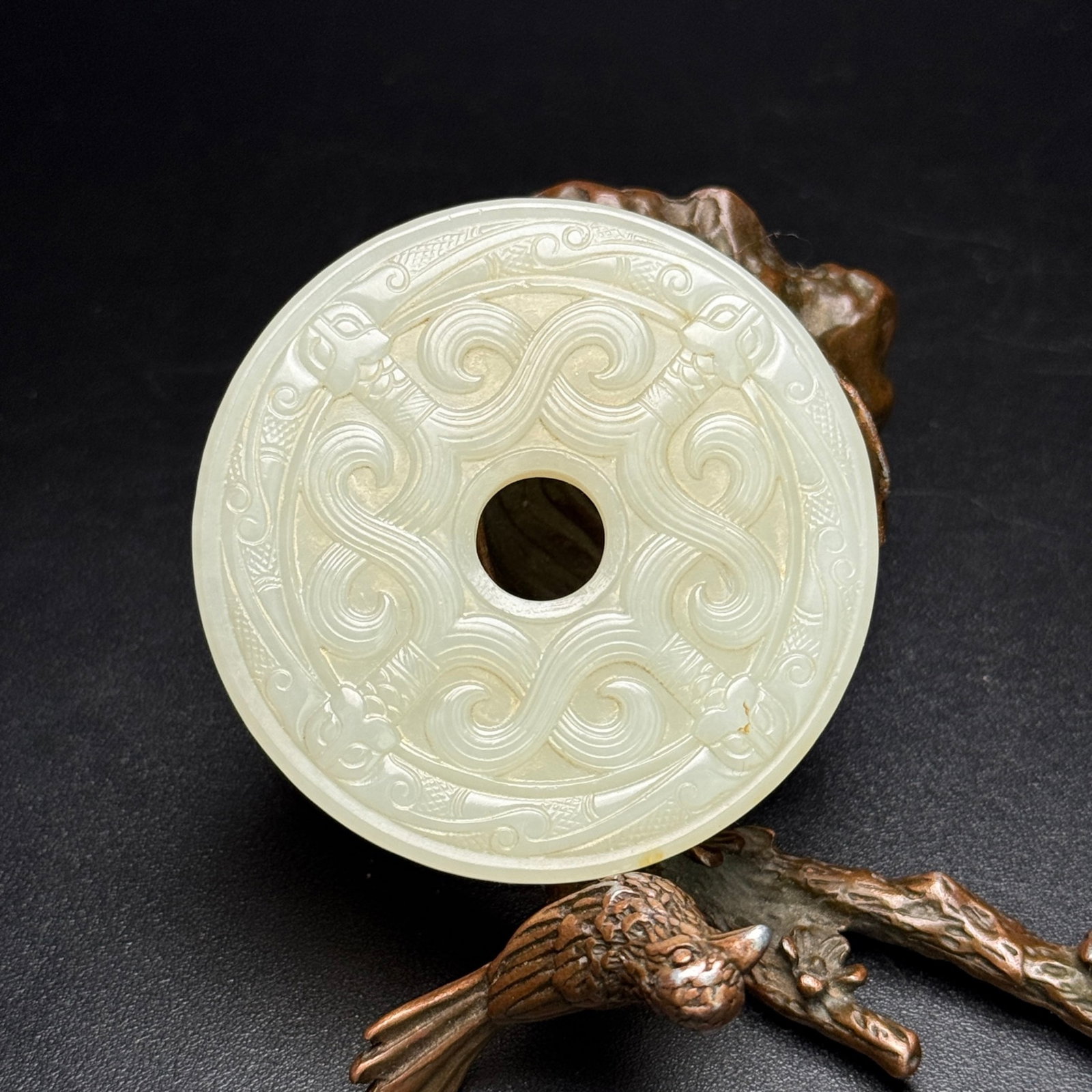 An Exquisite White Jade Dragon Pattern Pendant - 2