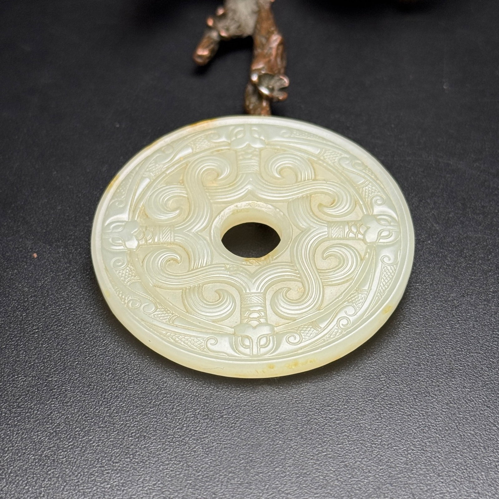 An Exquisite White Jade Dragon Pattern Pendant - 5