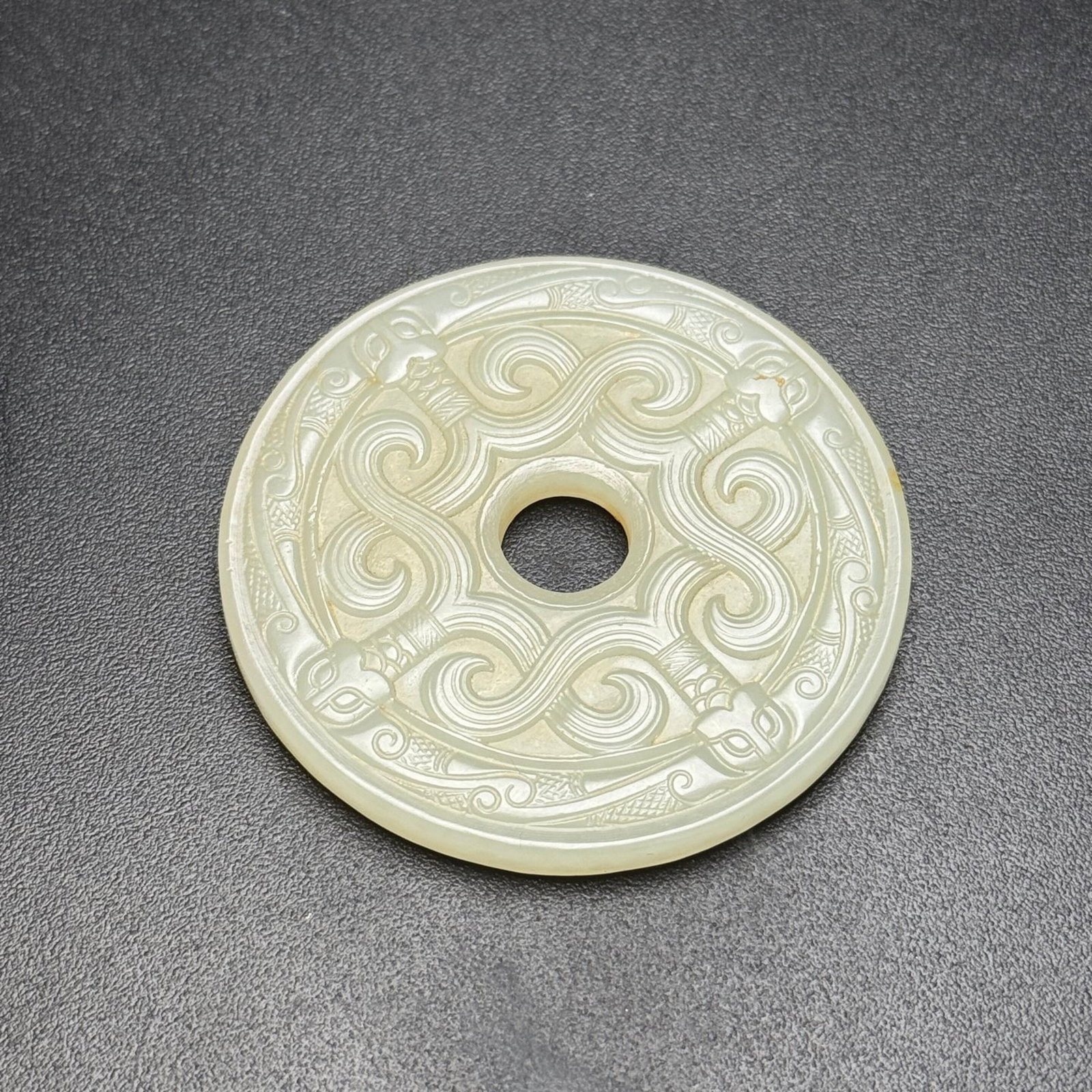 An Exquisite White Jade Dragon Pattern Pendant - 7