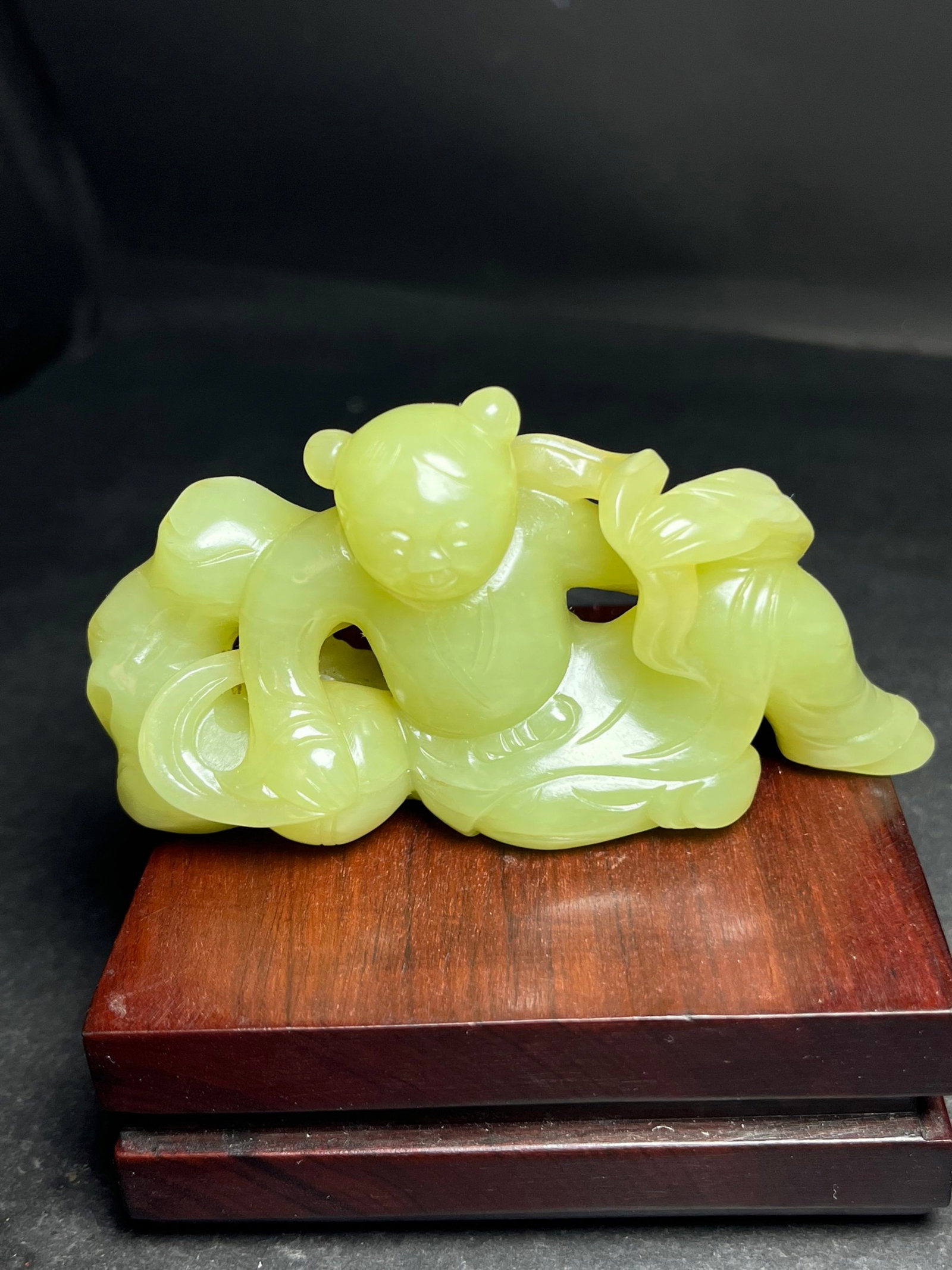 An Exquisite Yellow Jade Figure Hand Piece: An Exquisite Yellow Jade Figure Hand Piece,Qing Dynasty,China,Size:88mmx25mmx46mm,Weight:115g 黄玉人物手把件,中国清代