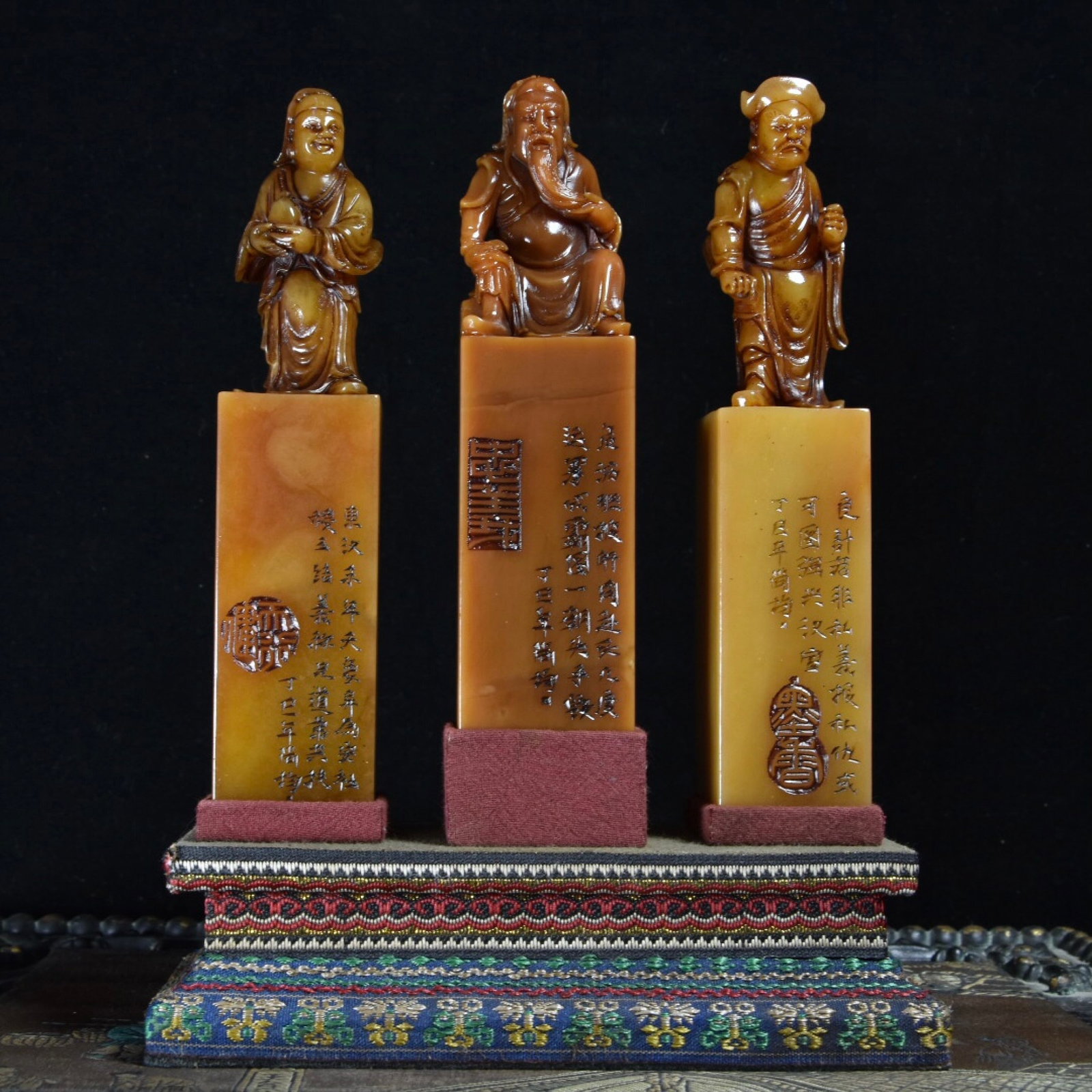 A Set of Fine Tianhuang Stone Figure Pattern Seals,With Poem: A Set of Fine Tianhuang Stone Figure Pattern Seals,With Poem,Qing Dynasty,China,Shang Jun Mark,Size:7.8inx1.3inx1.3in,8inx1.4inx1.4in,8.1inx1.3inx1.3in,Weight:882.3g 一套田黄&#