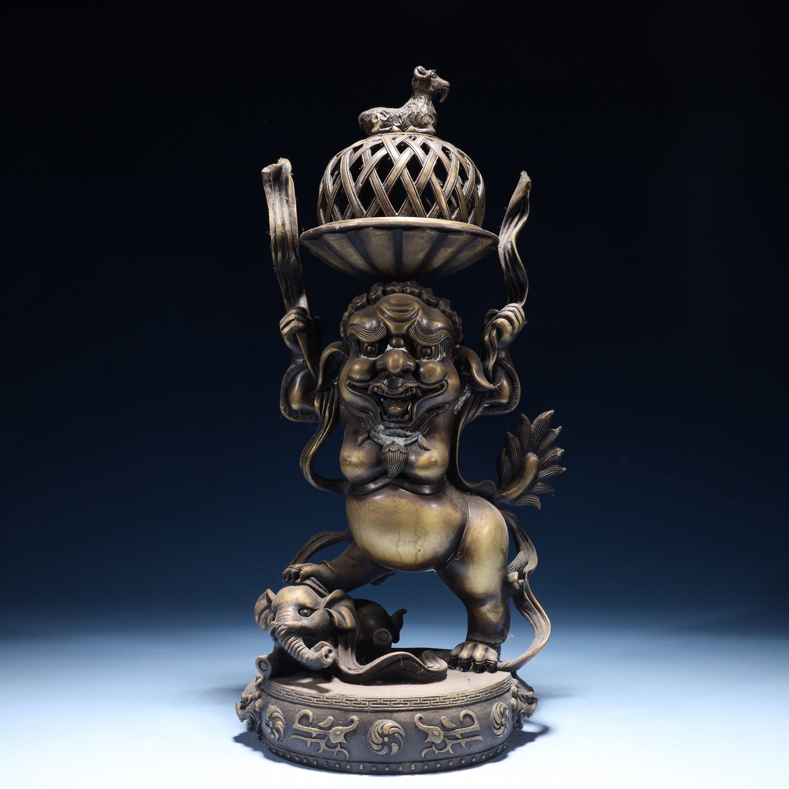 An Exquisite Bronze Beast Censer: An Exquisite Bronze Beast Censer,Qing Dynasty,China,Size:6.3inx4.3inx13.8in,Weight:3600g 铜兽香炉,中国清代