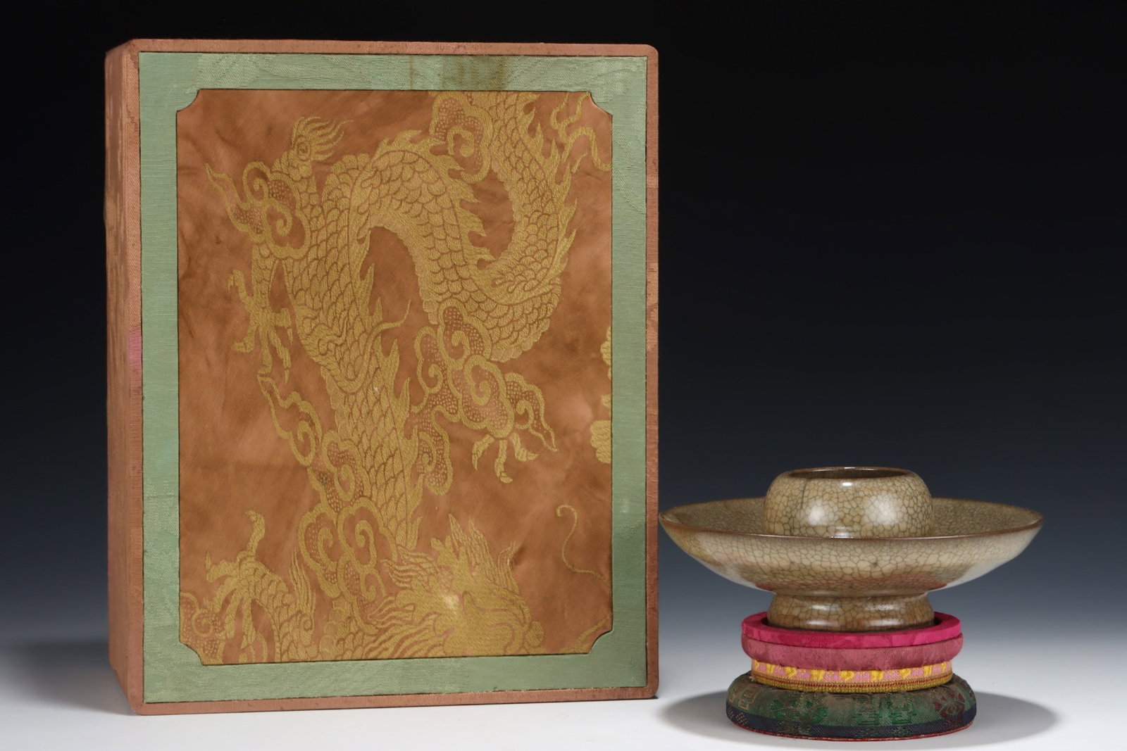 An Exquisite Ge yao Yellow Glazed Plate: An Exquisite Ge yao Yellow Glazed Plate,Song Dynasty,China,Size:2.8inx6.7in 哥窑黄釉盘,中国宋代