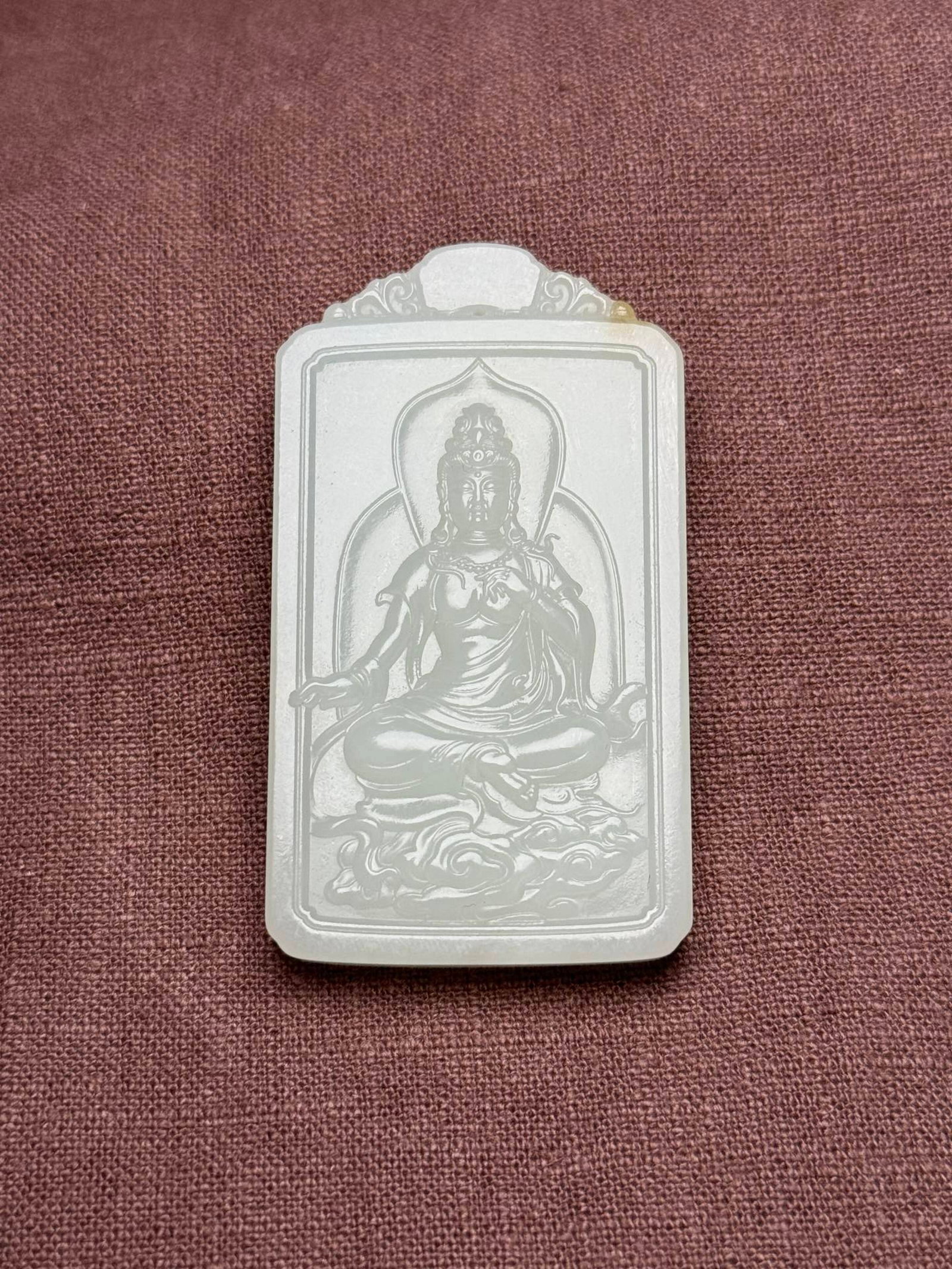 An Exquisite White Jade Statue of Avalokitesvara Pattern Pendant: An Exquisite White Jade Statue of Avalokitesvara Pattern Pendant,Qing Dynasty,China,Size:38mmx67mmx9mm,Weight:53g 白玉观音像纹挂件,中国ę