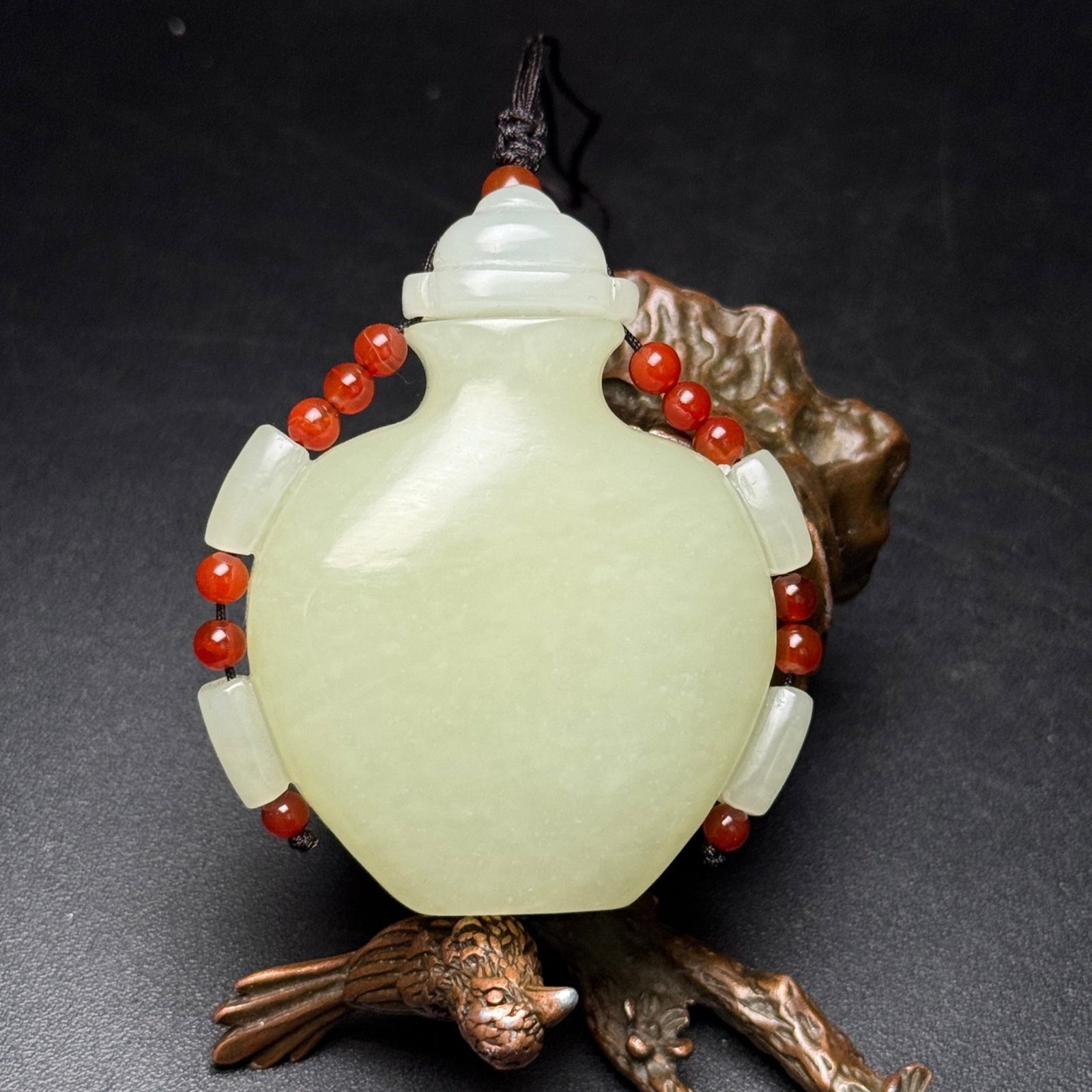 An Exquisite White Jade Snuff Bottle: An Exquisite White Jade Snuff Bottle,Qing Dynasty,China,Size:60mmx52mmx19mm,Weight:71g 白玉鼻烟壶,中国清代