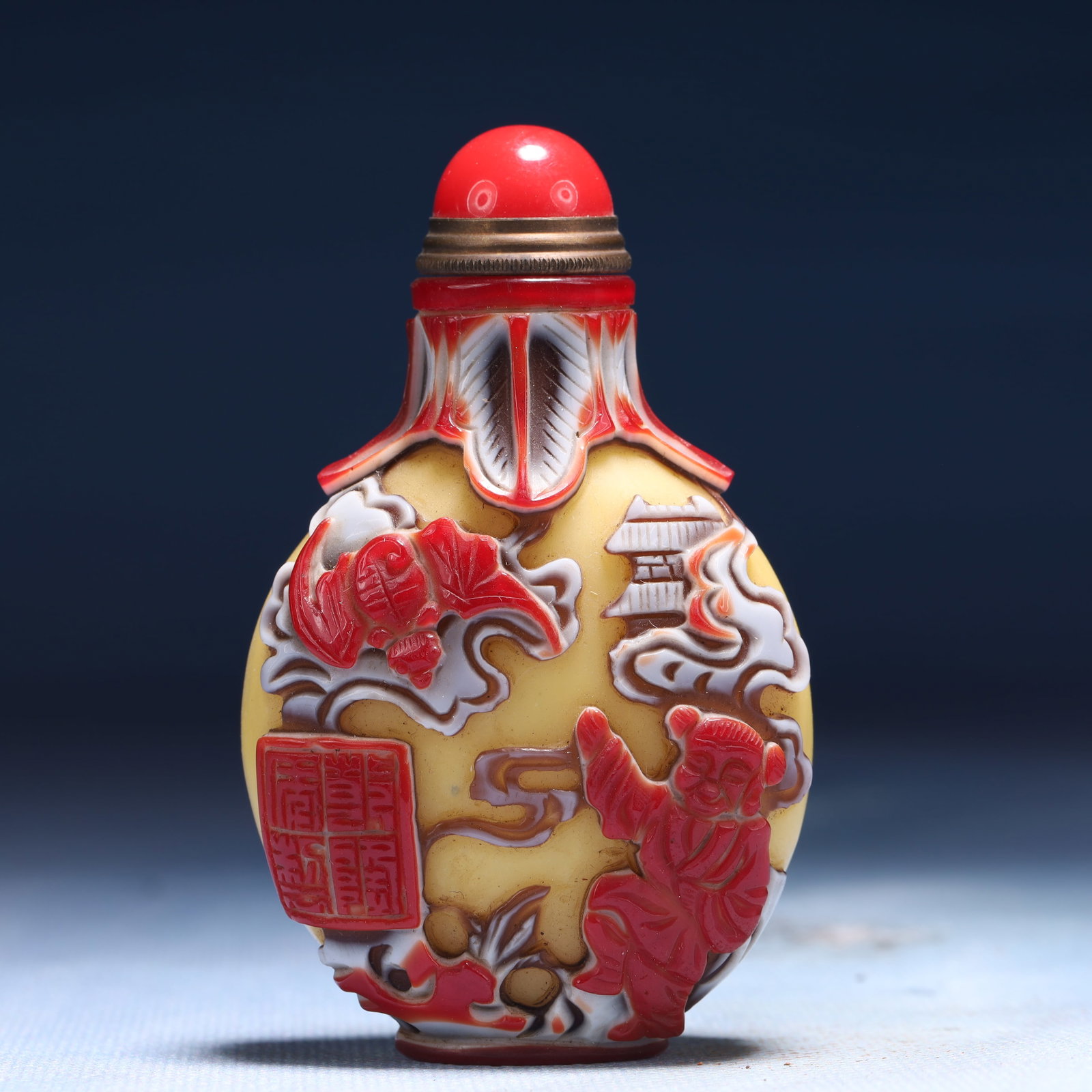 An Exquisite Glass Landscape and Figure Pattern Snuff Bottle: An Exquisite Glass Landscape and Figure Pattern Snuff Bottle,Qing Dynasty,China,Qianlong Four-character Mark,Size:2inx1.2inx3.1in,Weight:75g 琉璃山水人物纹