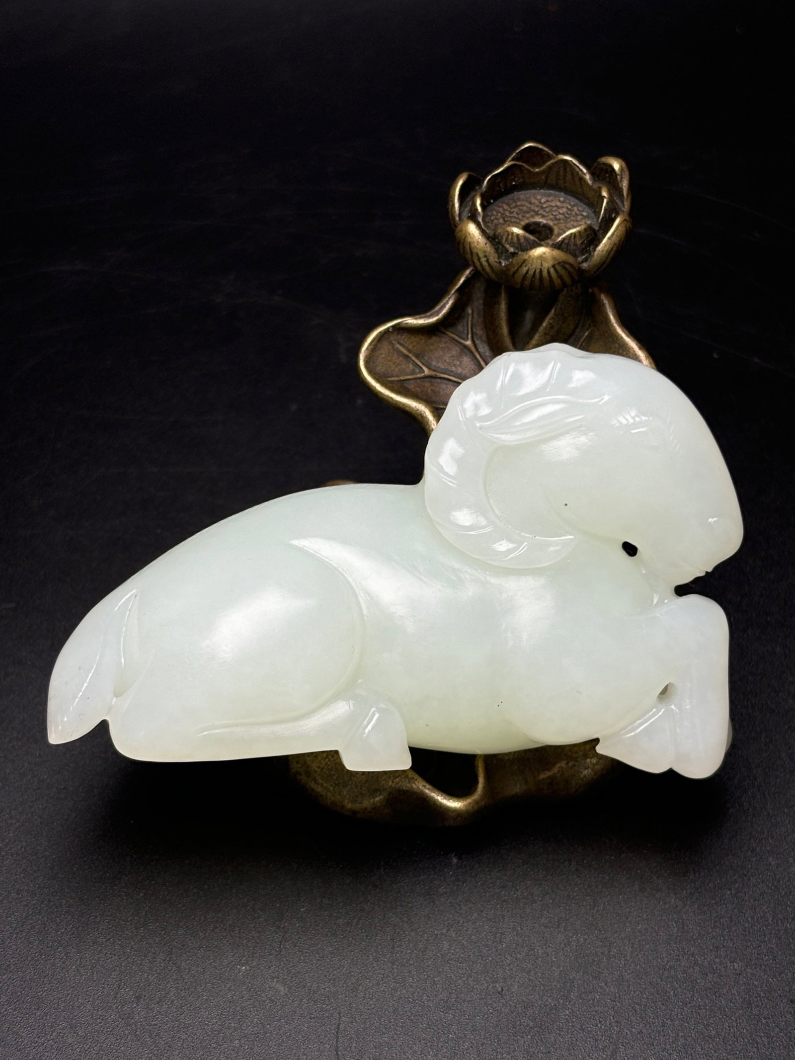 An Exquisite White Jade Sheep Hand Piece: An Exquisite White Jade Sheep Hand Piece,Qing Dynasty,China,Size:80mmx49mmx33mm,Weight:140g 白玉羊手把件,中国清代
