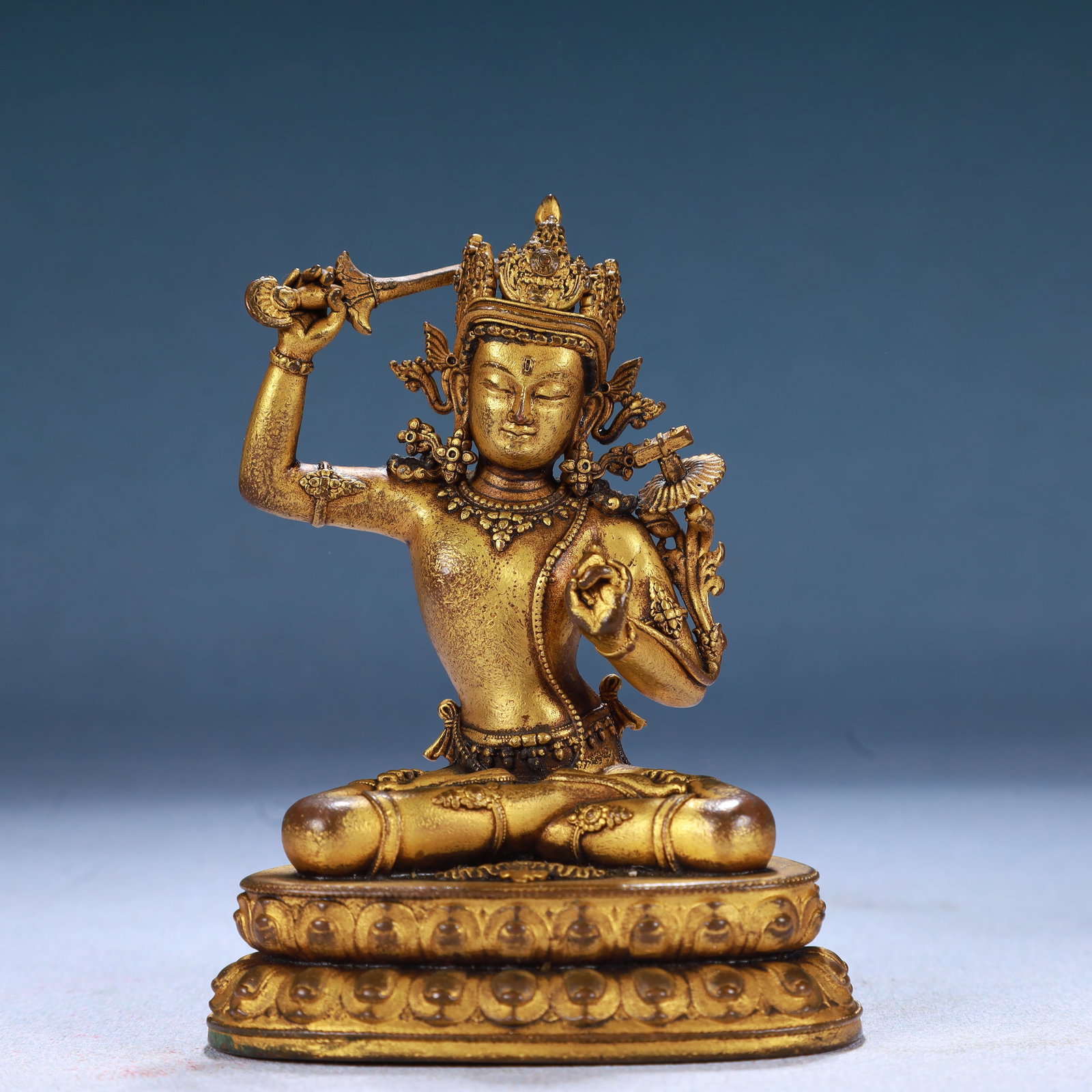 A Solemn Gilt Bronze Statue of Manjusri: A Solemn Gilt Bronze Statue of Manjusri,Qing Dynasty, China,Size:3inx2.4inx3.9in,Weight:250g 铜鎏金文殊菩萨像,中国清代