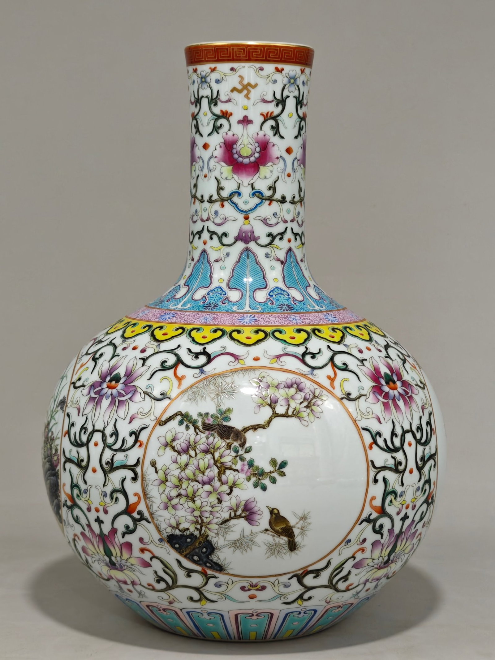 A Rare Famille-Rose Painted Gold Flower Pattern Vase: A Rare Famille-Rose Painted Gold Flower Pattern Vase,Qing Dynasty,China,Qianlong Six-character Mark,Size:12.6inx9.1in 粉彩描金花卉纹瓶,中国&