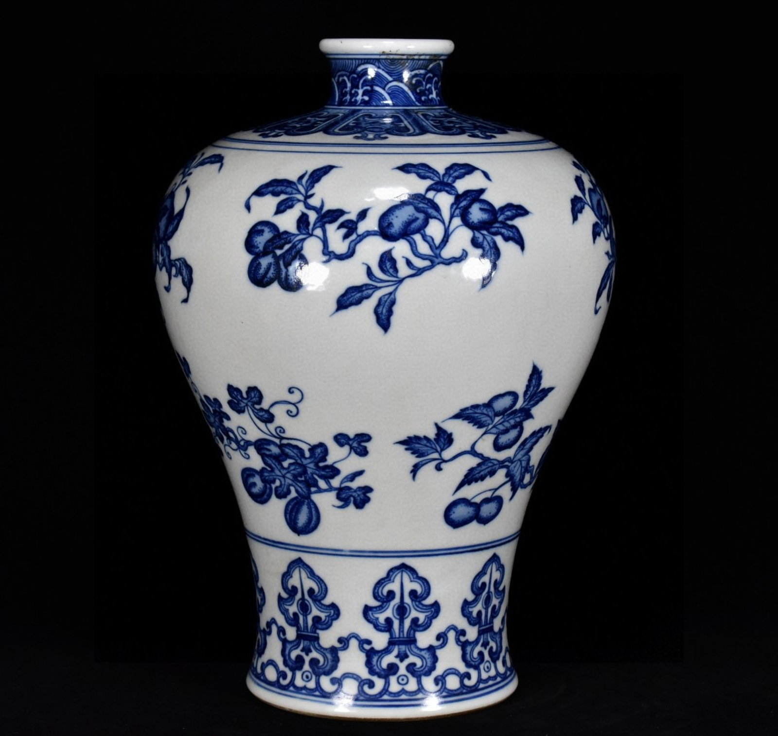 A Rare Blue and White Fruit Pattern Vase - 4