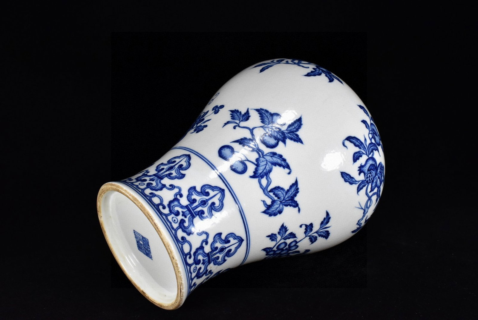 A Rare Blue and White Fruit Pattern Vase - 8
