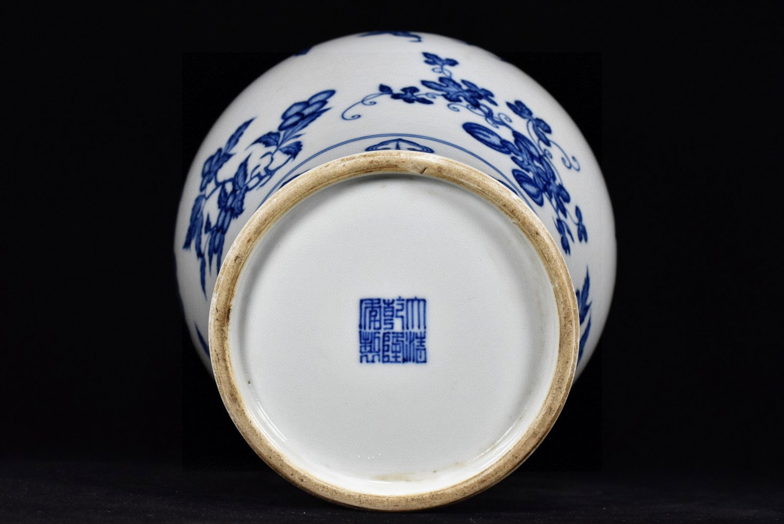 A Rare Blue and White Fruit Pattern Vase - 9