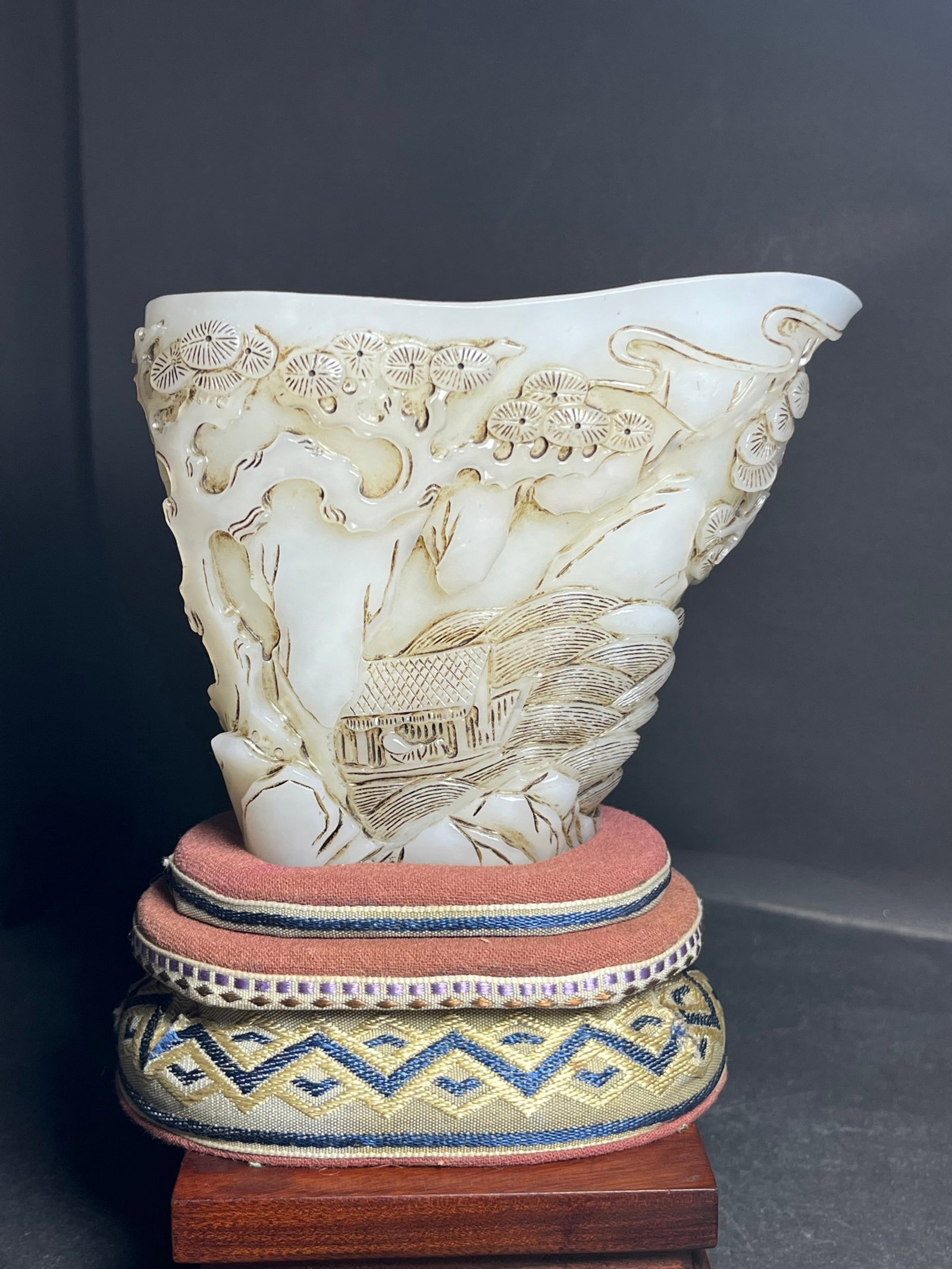 An Exquisite White Jade Landscape Pattern Cup - 2