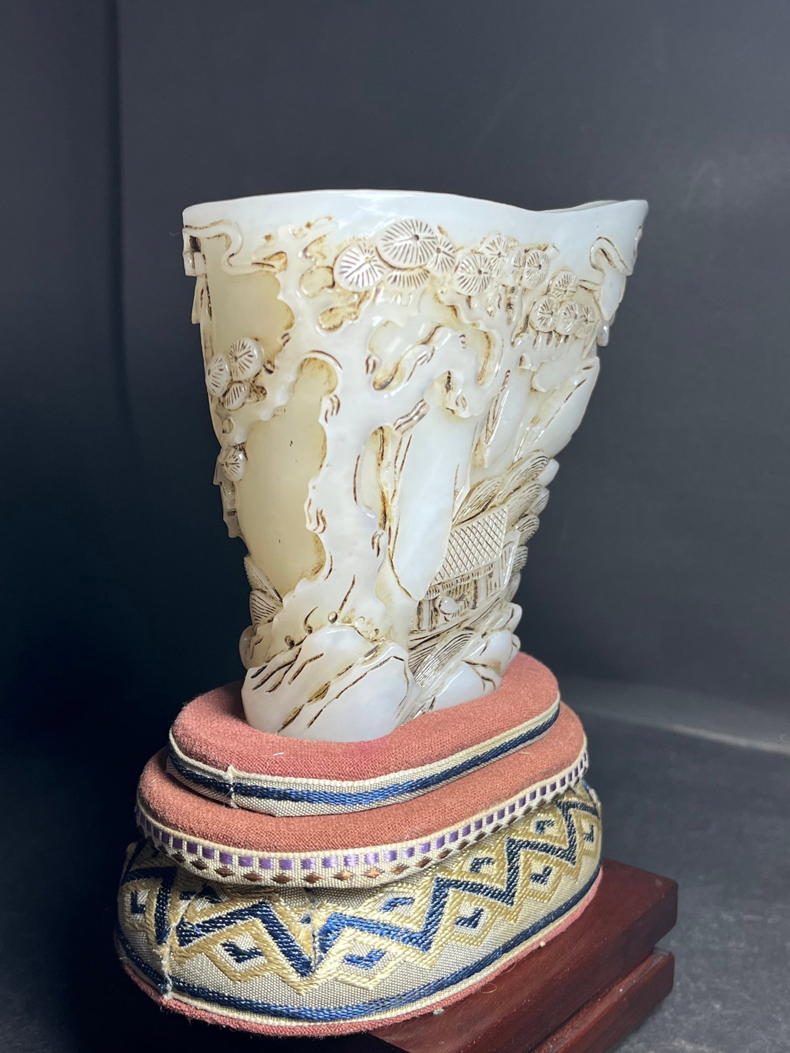 An Exquisite White Jade Landscape Pattern Cup - 3