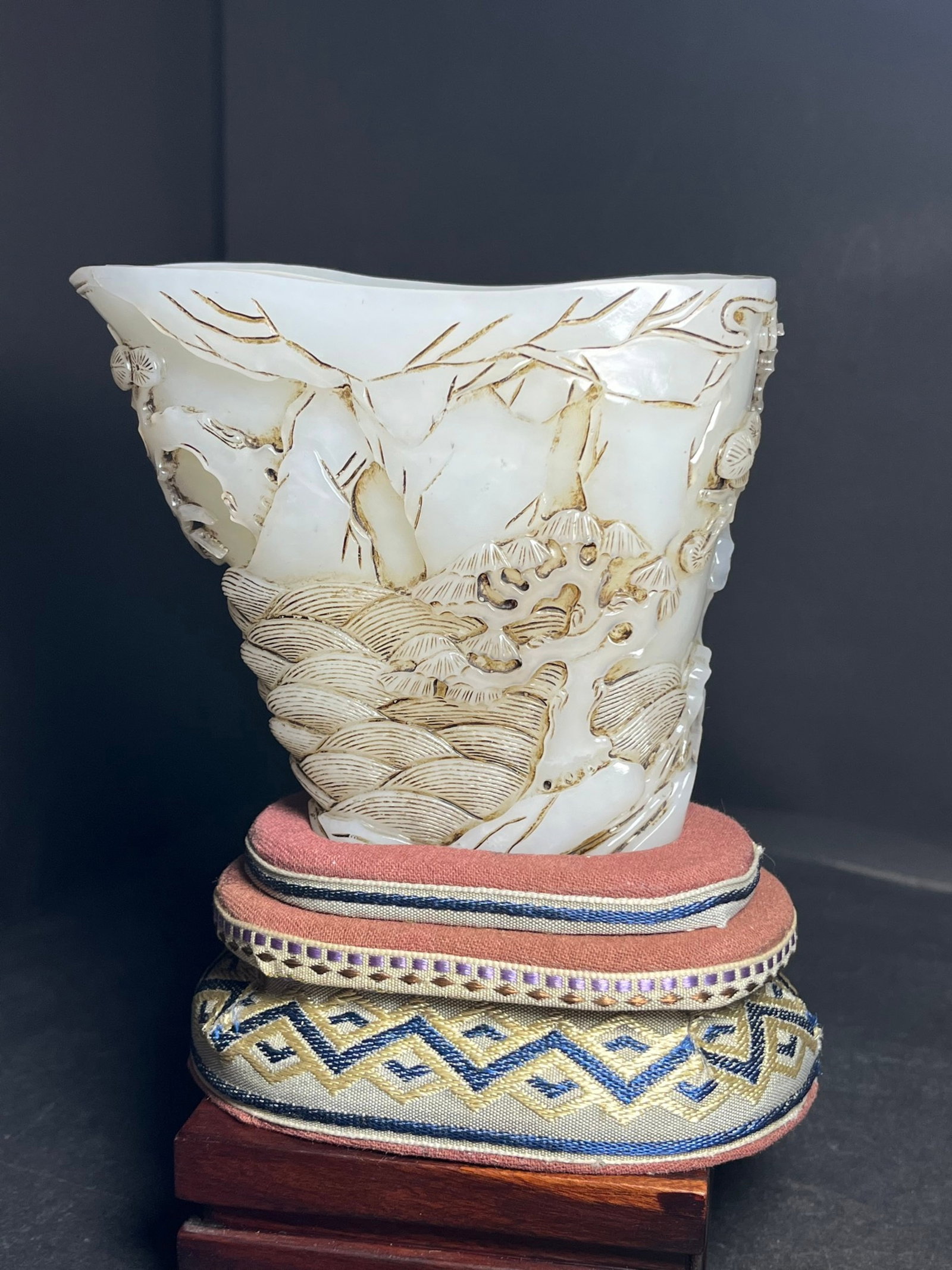 An Exquisite White Jade Landscape Pattern Cup - 5