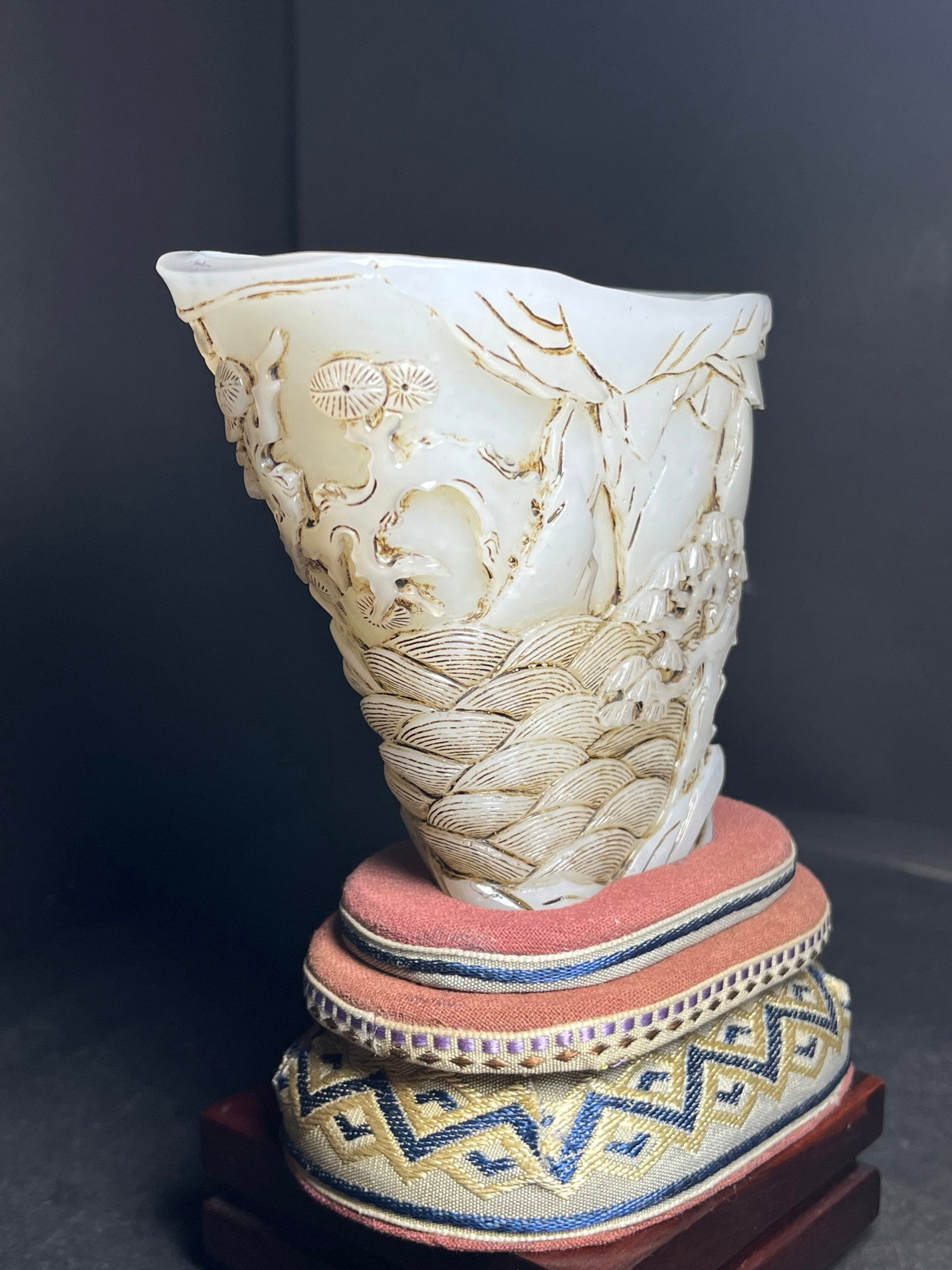 An Exquisite White Jade Landscape Pattern Cup - 6