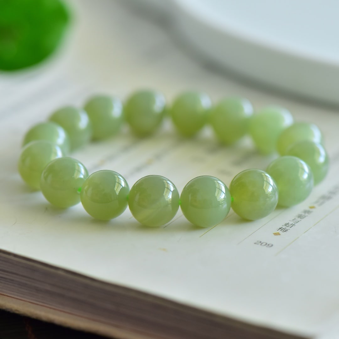 An Exquisite Greenish Jade Bracelets: An Exquisite Greenish Jade Bracelets,Size:12mm 青白玉手串