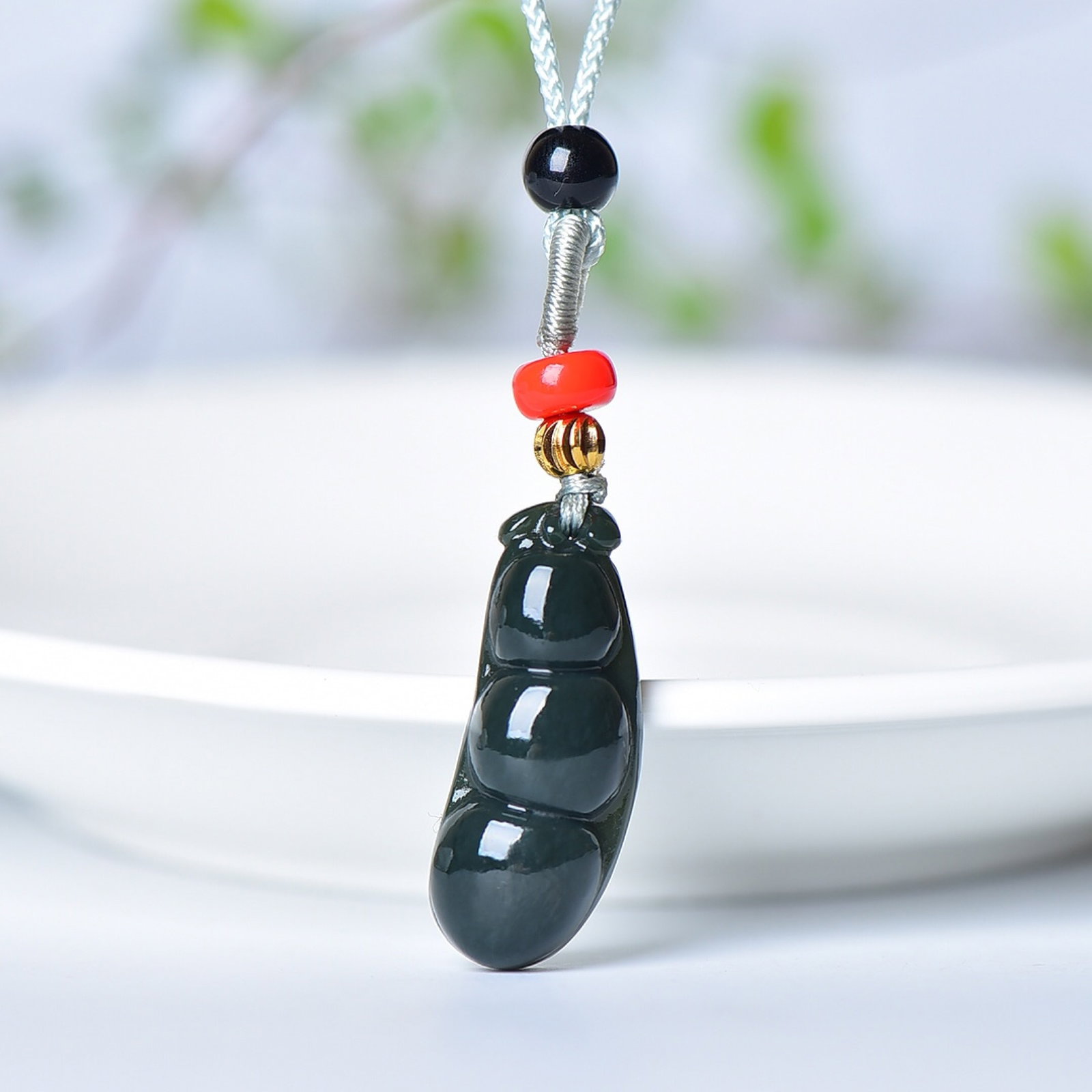 An Exquisite Sapphire Pod Pendant: An Exquisite Sapphire Pod Pendant,Size:32mmx12mm (寓意)四季平安,吉祥福豆, 青玉豆荚吊坠
