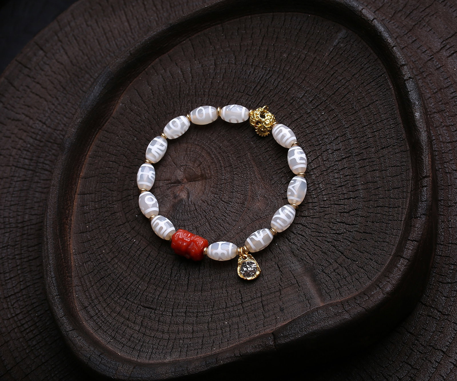 An Exquisite Dzi Bead Bracelets: An Exquisite Dzi Bead Bracelets,Size:12mmx8mm,Weight:20.8g 天珠手串