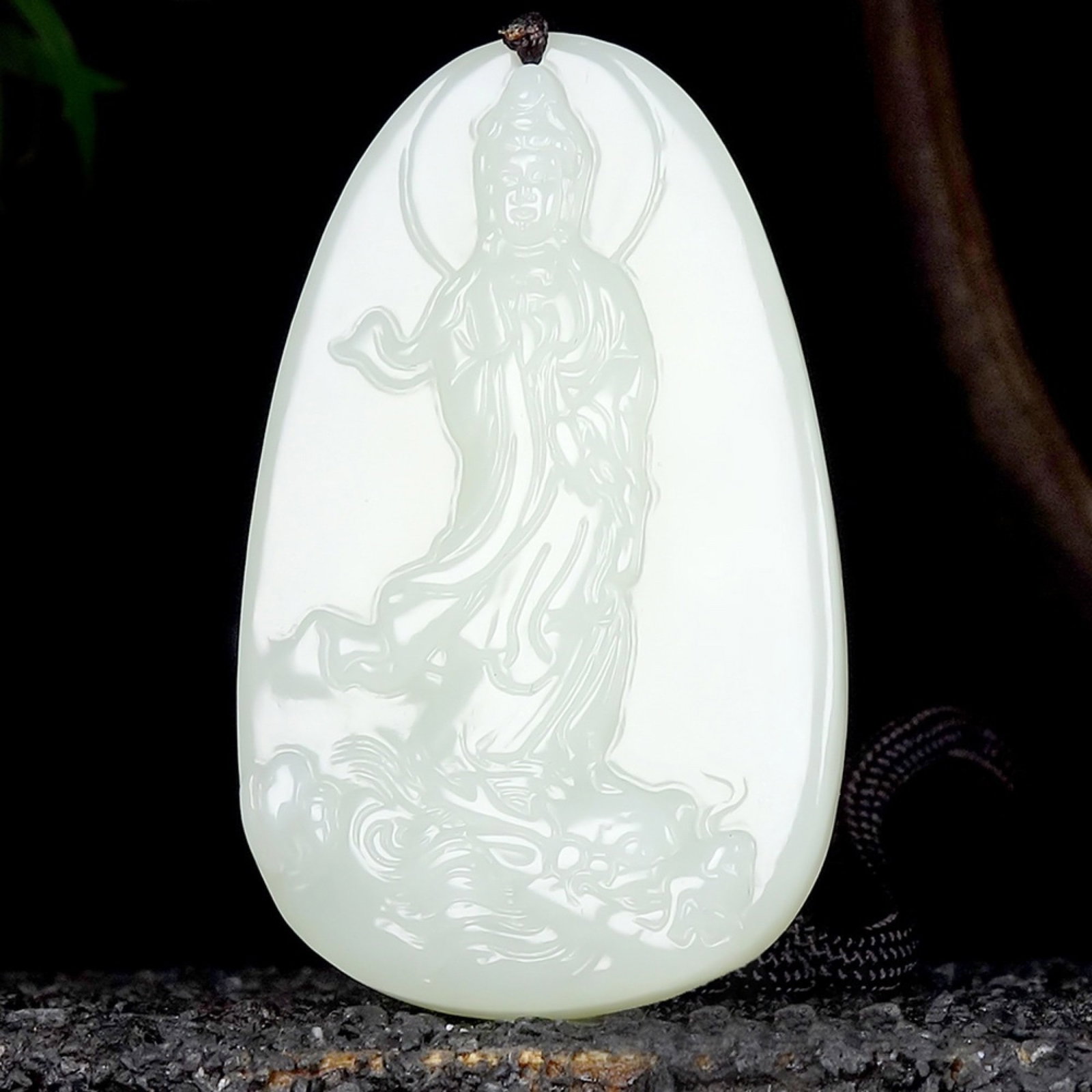 An Exquisite White Jade Statue of Avalokitesvara Pendant: An Exquisite White Jade Statue of Avalokitesvara Pendant,Size:51mmx31mmx8mm 白玉观音像挂件