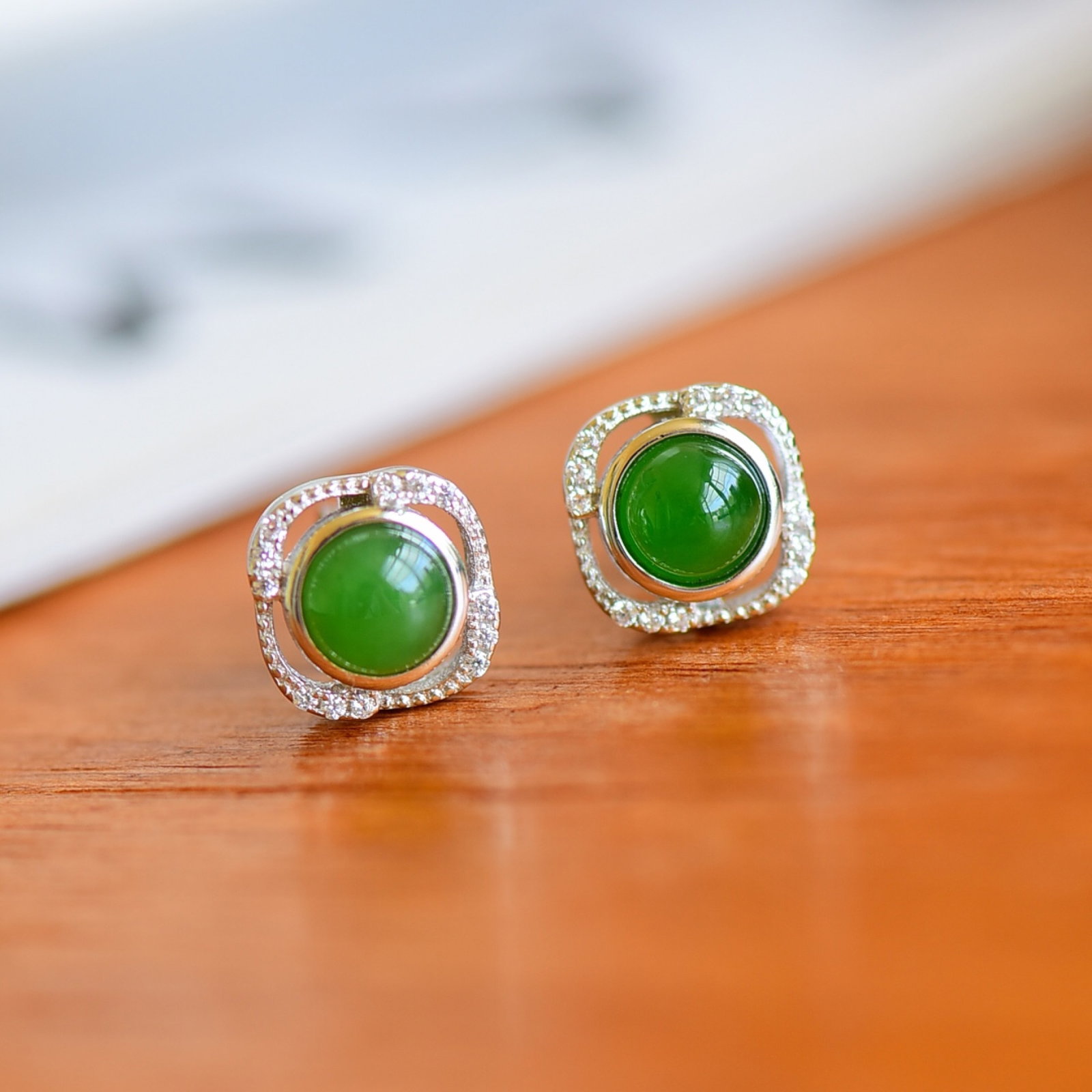 A Pair of Exquisite Sterling Silver Inlaid Jasper Earrings,Inlaid Diamond: A Pair of Exquisite Sterling Silver Inlaid Jasper Earrings,Inlaid Diamond,Size:6mmx6㎜mm 一对纯银镶碧玉耳钉,嵌钻石