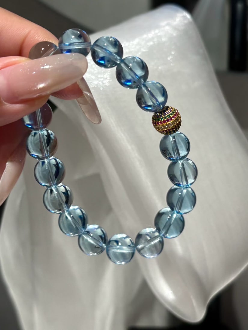 An Exquisite Aquamarine Bracelets: An Exquisite Aquamarine Bracelets,Size:10.4mm,Weight:31.5g 海蓝宝手串