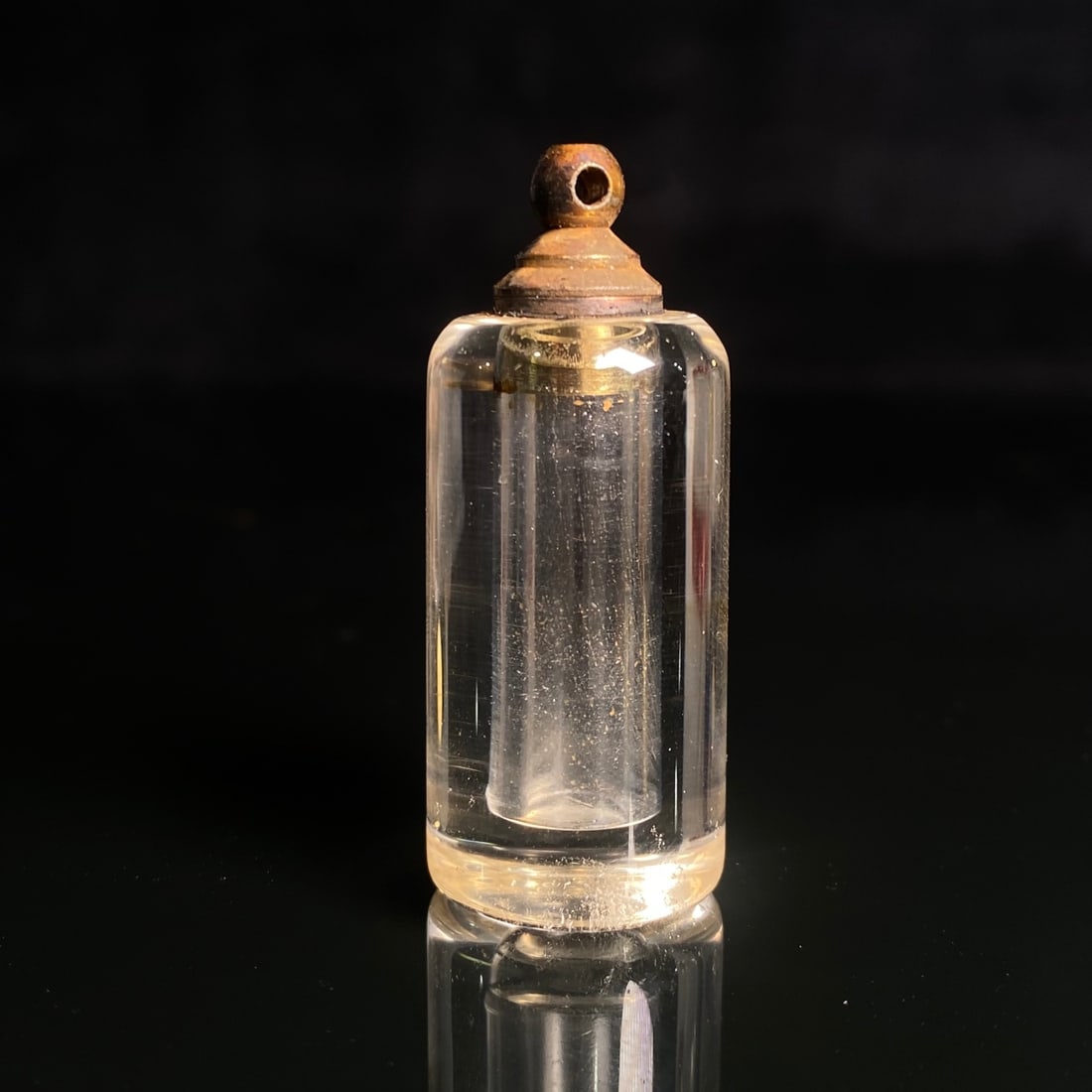 An Exquisite Crystal Vase-Shaped Pendant (1 of 9)