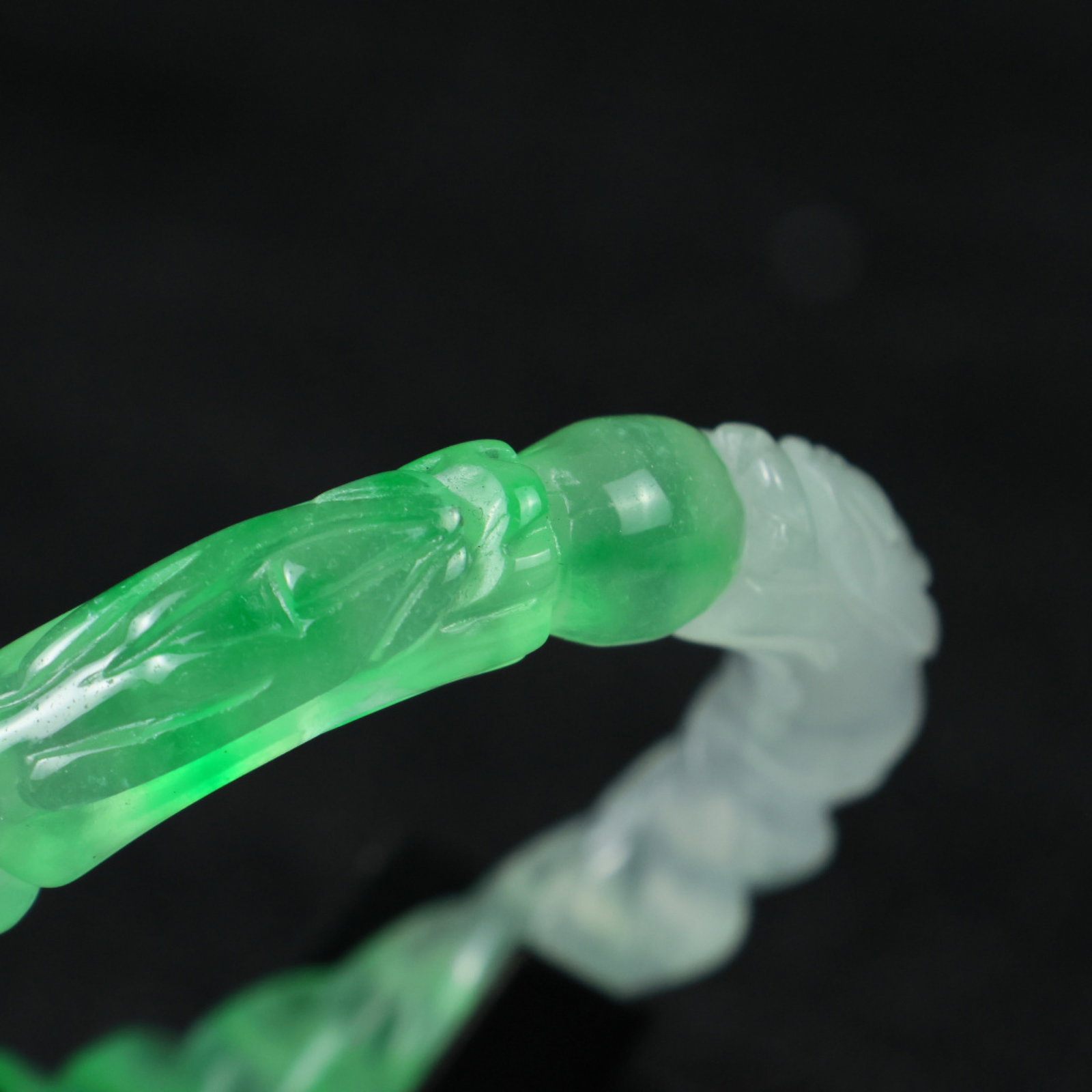 An Exquisite Jadeite Dragon-head Bracelets - 5