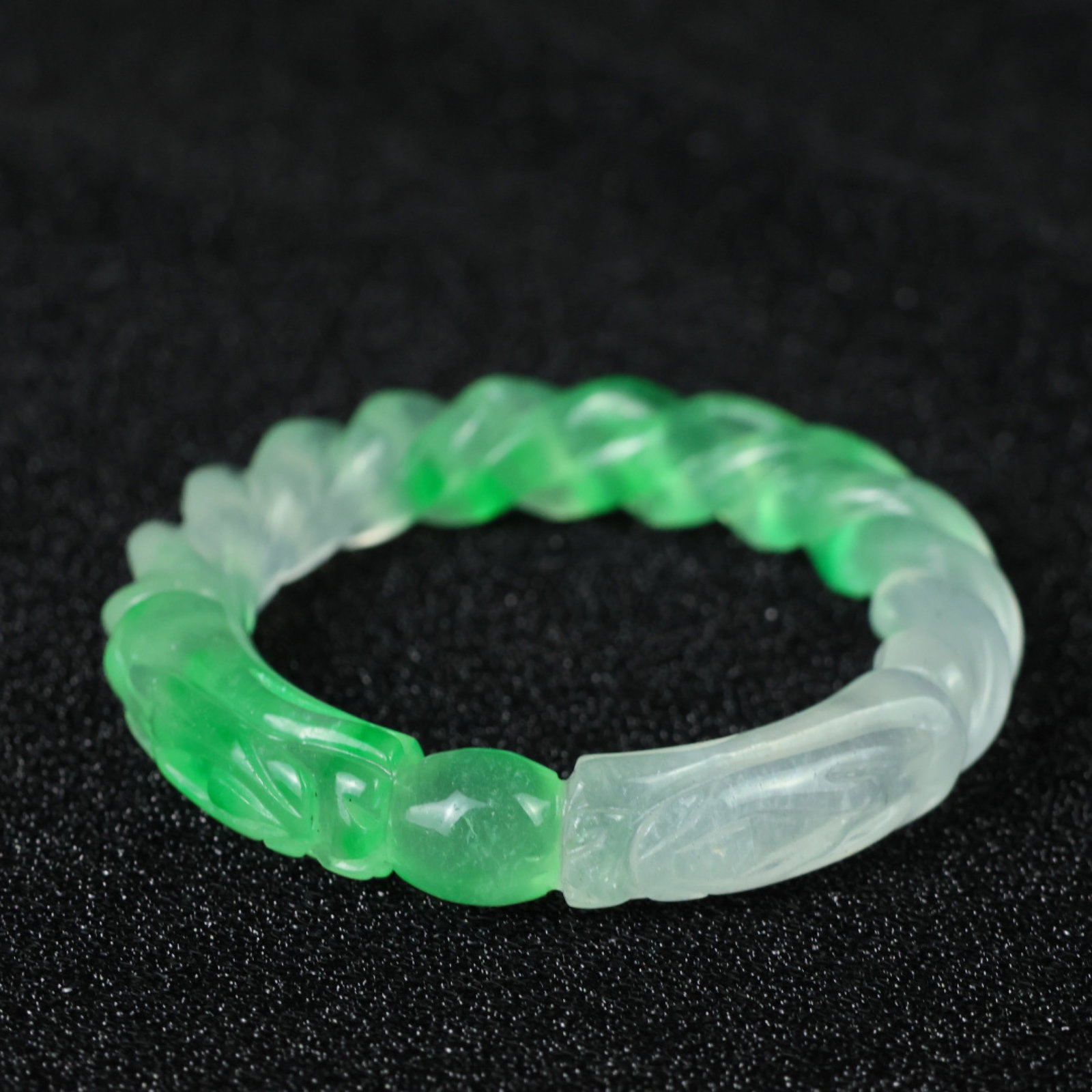 An Exquisite Jadeite Dragon-head Bracelets - 6