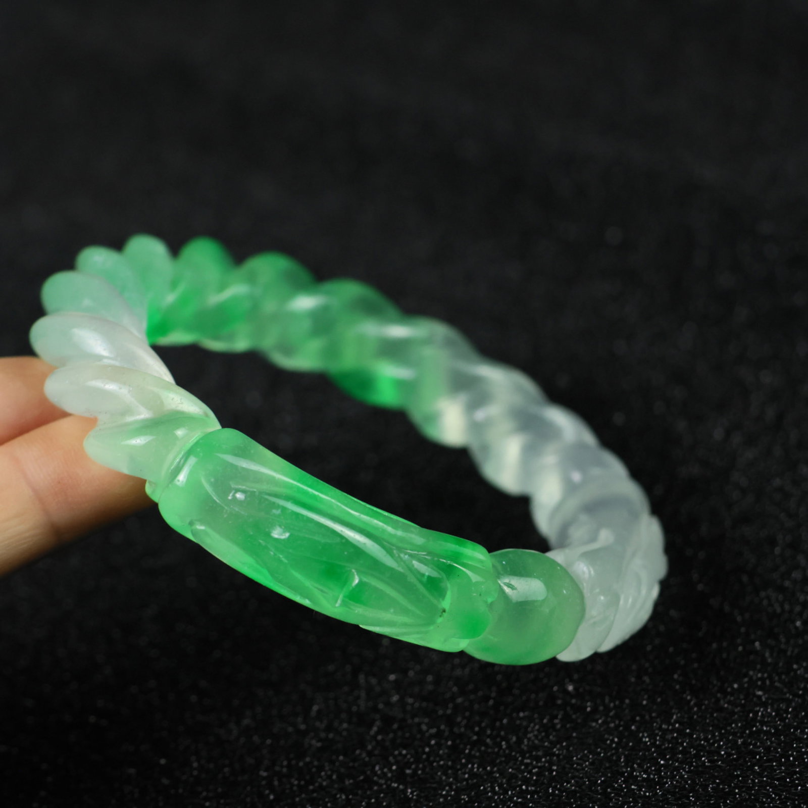 An Exquisite Jadeite Dragon-head Bracelets - 7