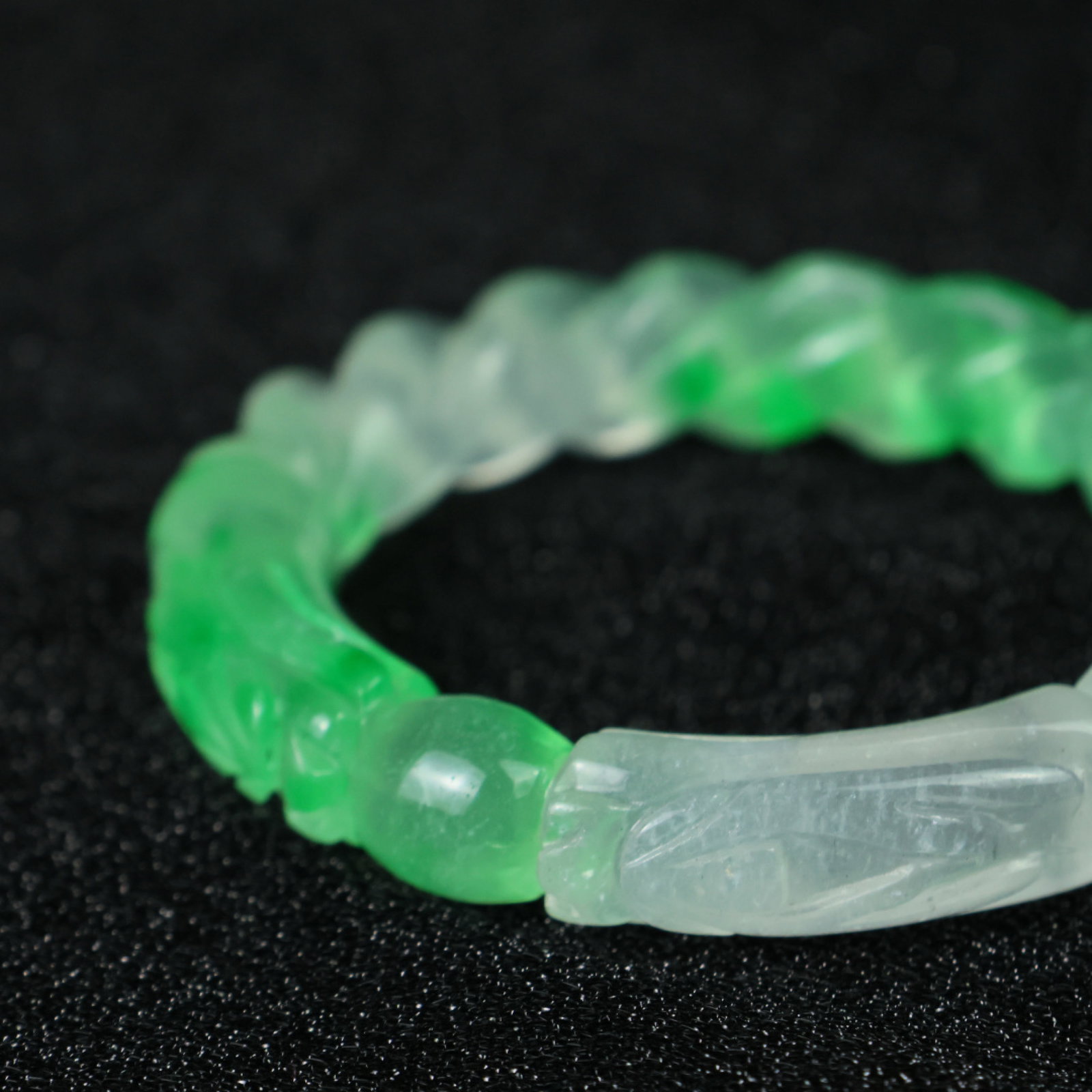 An Exquisite Jadeite Dragon-head Bracelets - 9