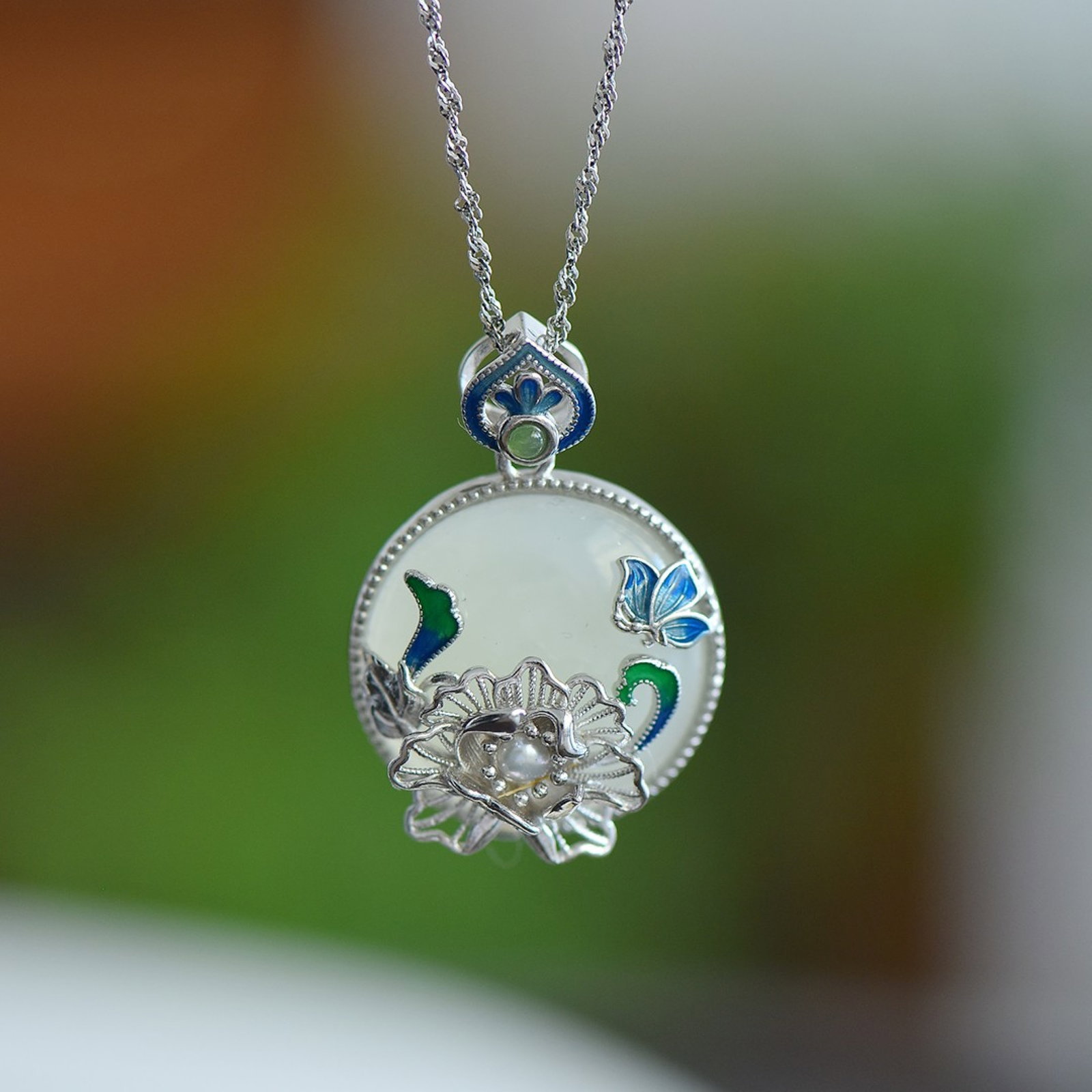 An Exquisite Sterling Silver Inlaid White Jade Pendant: An Exquisite Sterling Silver Inlaid White Jade Pendant,Size:20mmx20mm 纯银镶白玉吊坠