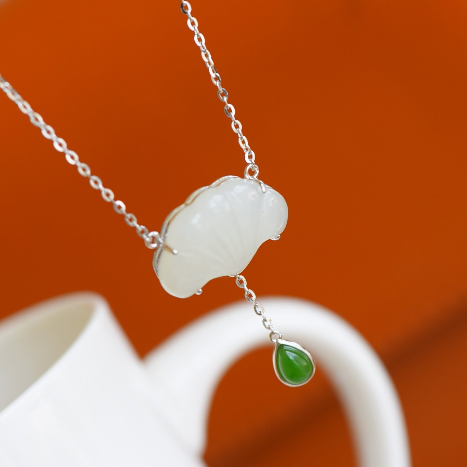 An Exquisite Sterling Silver Inlaid White Jade Pendant,Inlaid Jasper: An Exquisite Sterling Silver Inlaid White Jade Pendant,Inlaid Jasper,Size:15mmx24mm 一个精美的纯银镶白玉吊坠,嵌碧