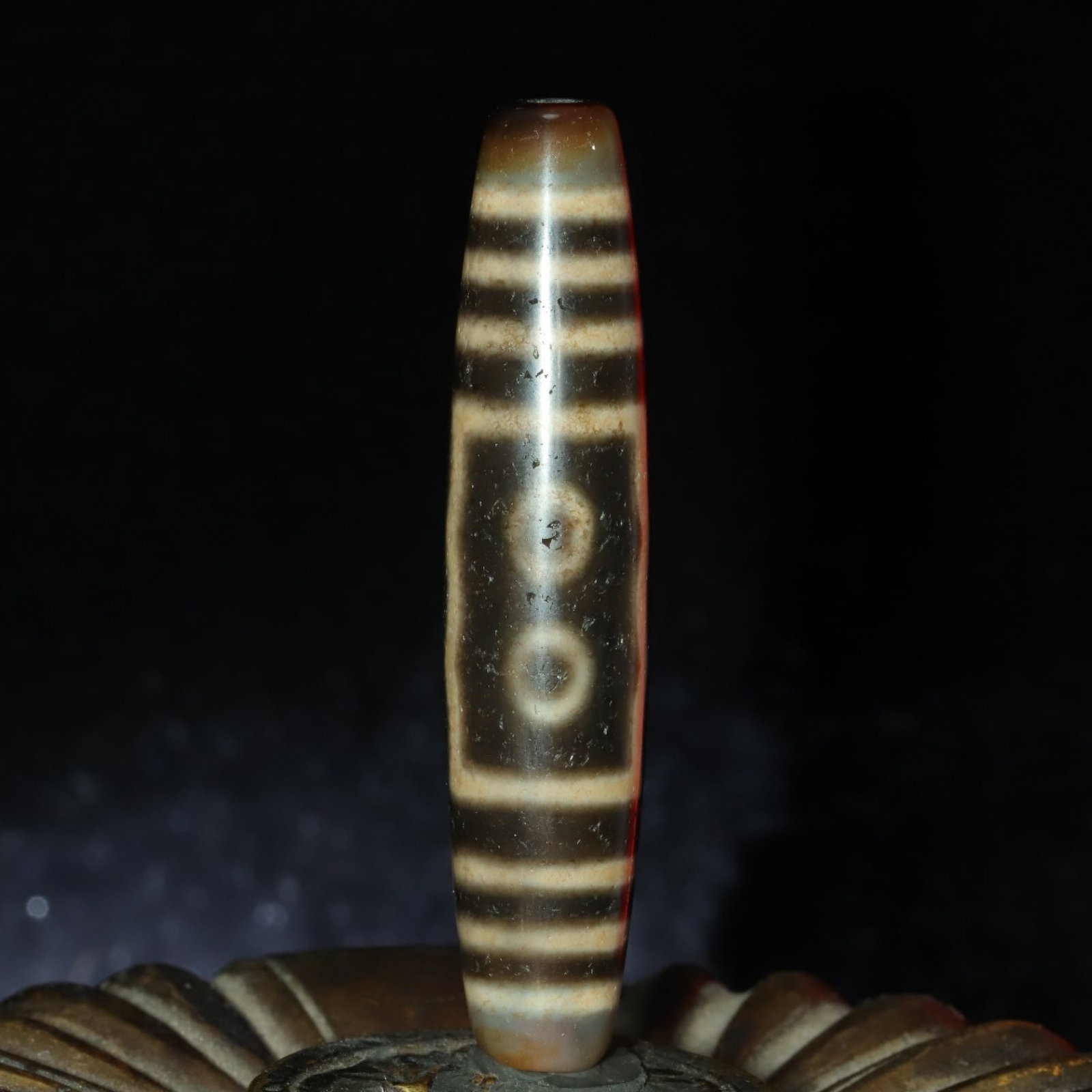 An Exquisite Five Eyes Dzi Bead Pendant: An Exquisite Five Eyes Dzi Bead Pendant，Size：57mmx12mm，Weight：13g 五眼天珠挂件